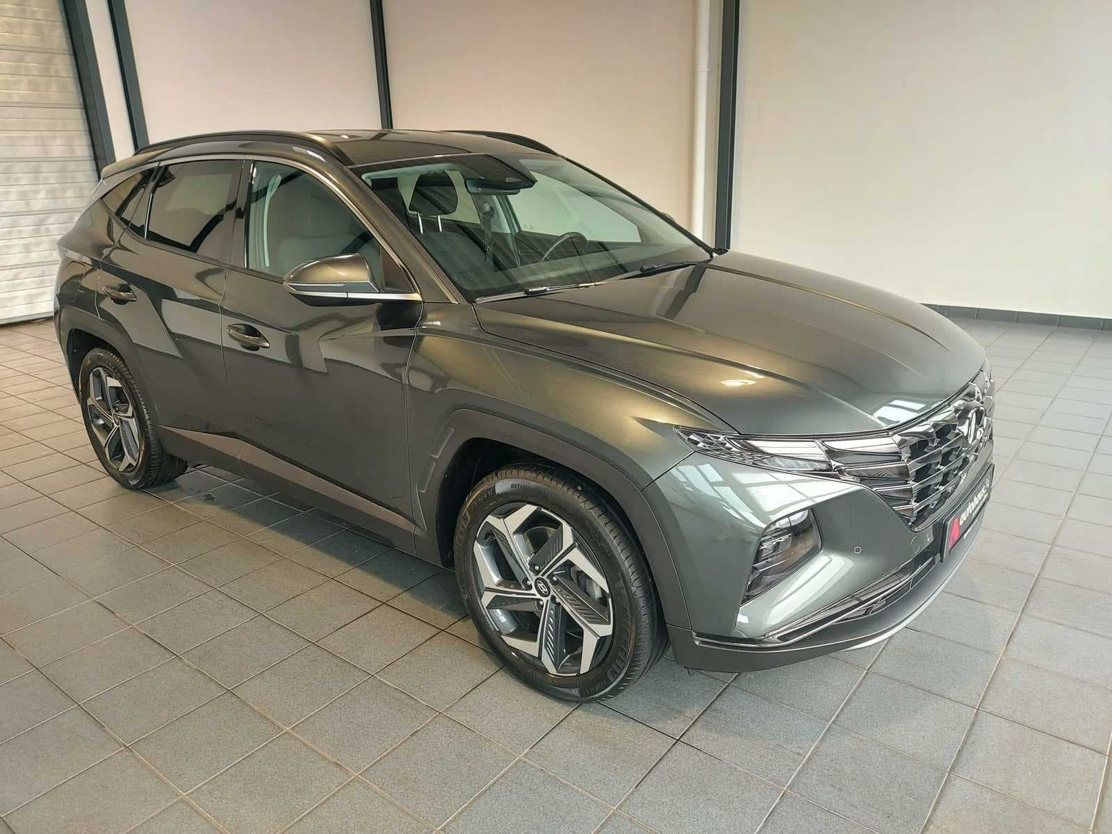 Hyundai Tucson SUV / Crossover / Geländewagen HYUNDAI Tucson 1.6 T-GDI Plug-in Hybrid 4WD Auto Sports Utility Vehicle #1