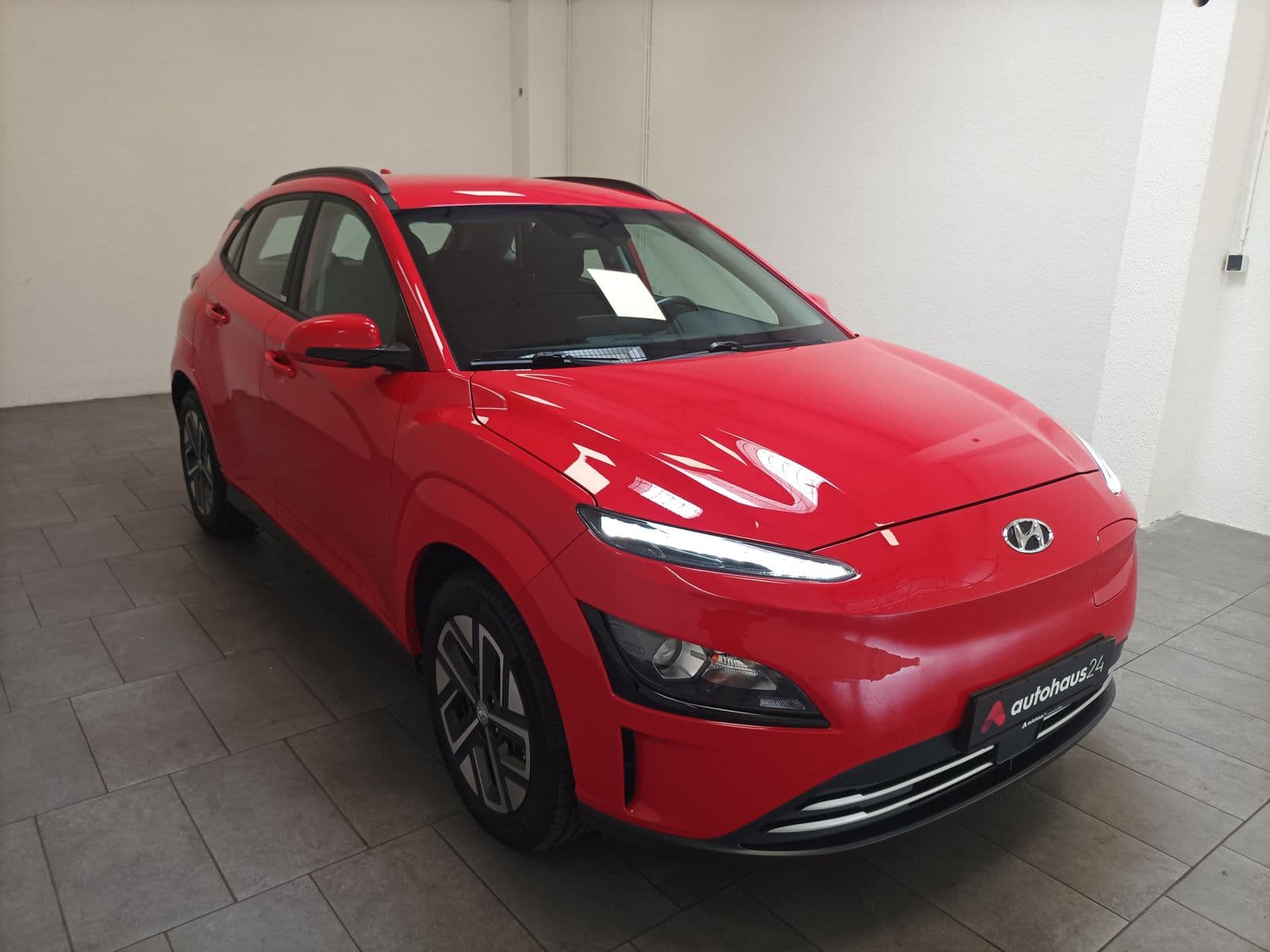 Hyundai Kona SUV / Crossover / Geländewagen HYUNDAI Kona ELEKTRO 100kW Sports Utility Vehicle #1