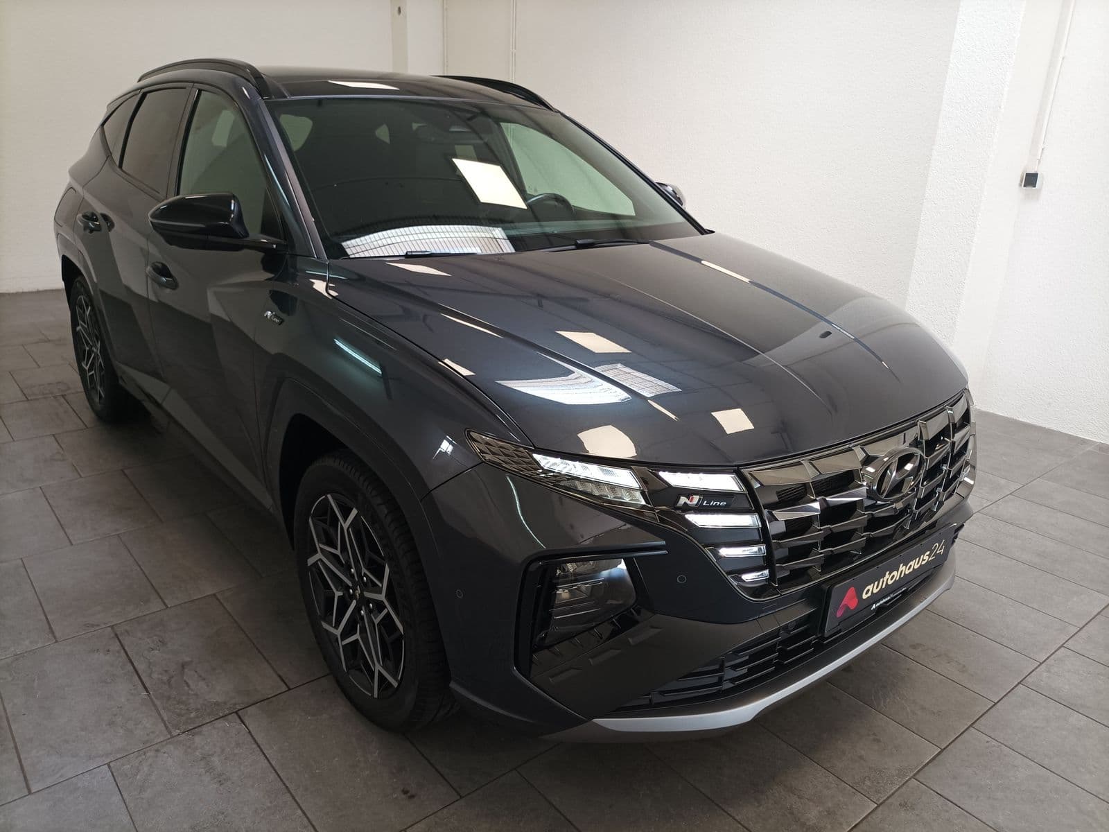 Hyundai Tucson SUV / Crossover / Geländewagen HYUNDAI Tucson 1.6 T-GDI Plug-in Hybrid 4WD Auto Sports Utility Vehicle #1