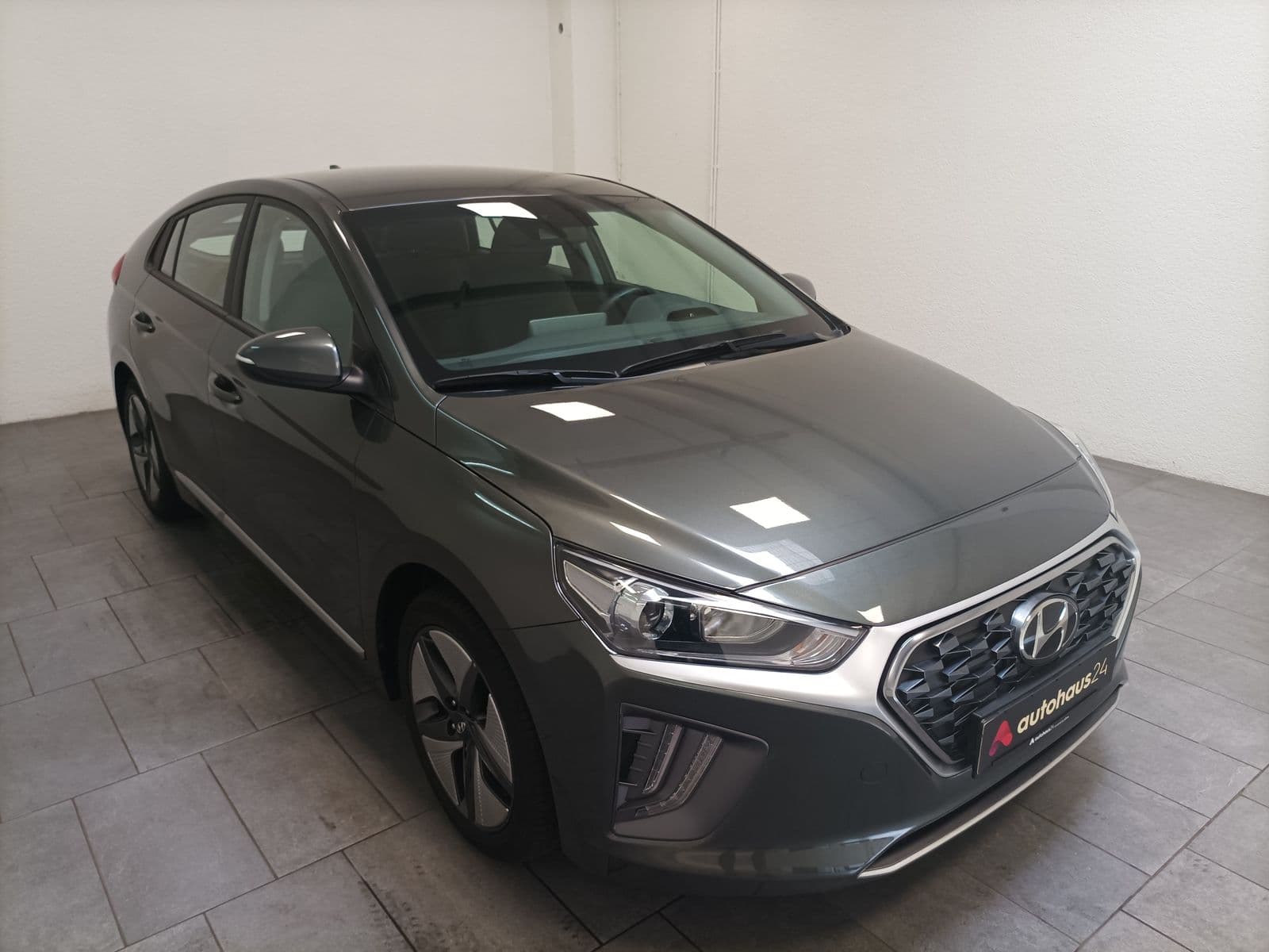 Hyundai IONIQ Limousine HYUNDAI IONIQ 1.6l GDi HYBRID Schräghecklimousine #1