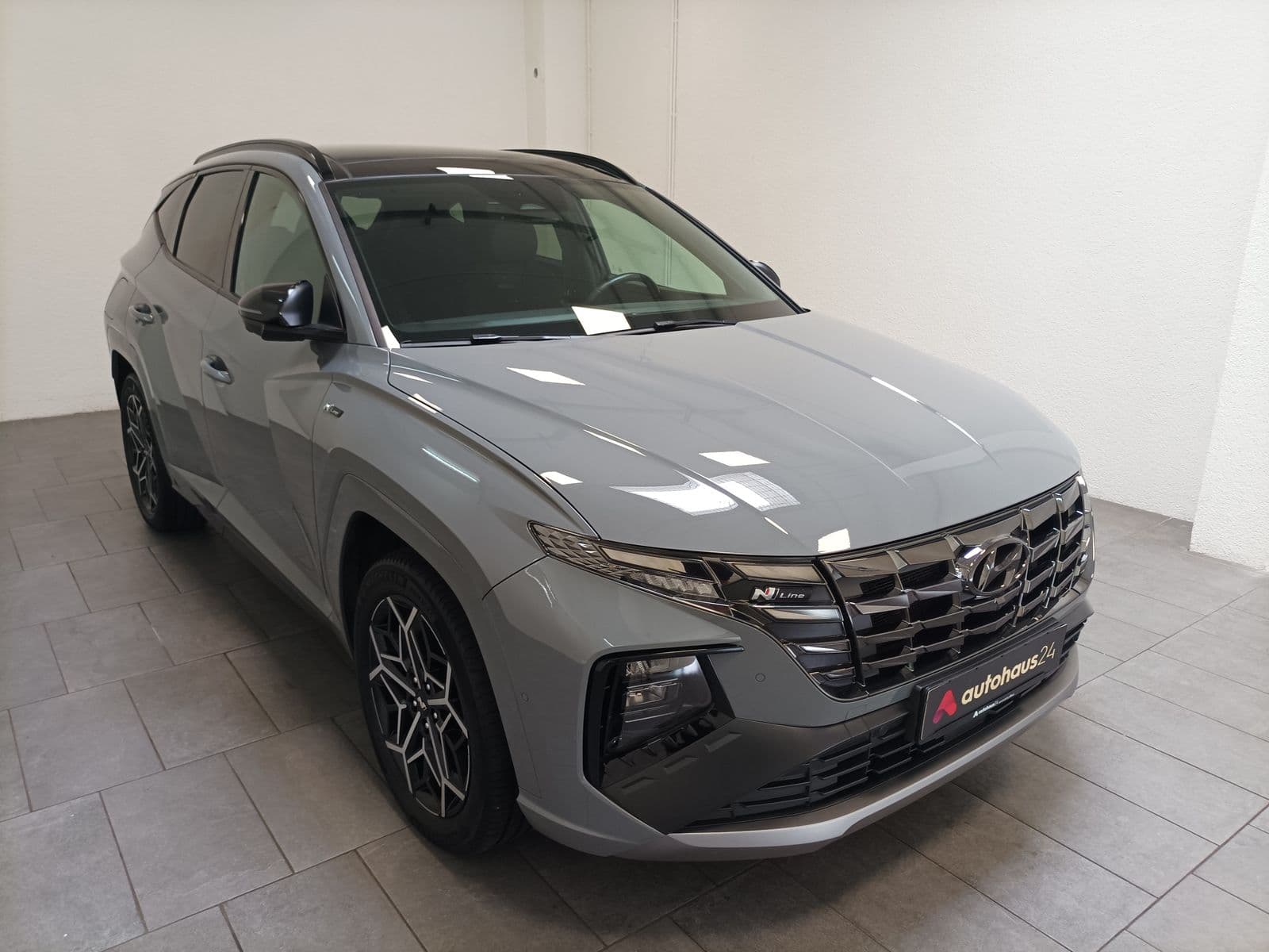 Hyundai Tucson SUV / Crossover / Geländewagen HYUNDAI Tucson 1.6 T-GDI Plug-in Hybrid 4WD Auto Sports Utility Vehicle #1