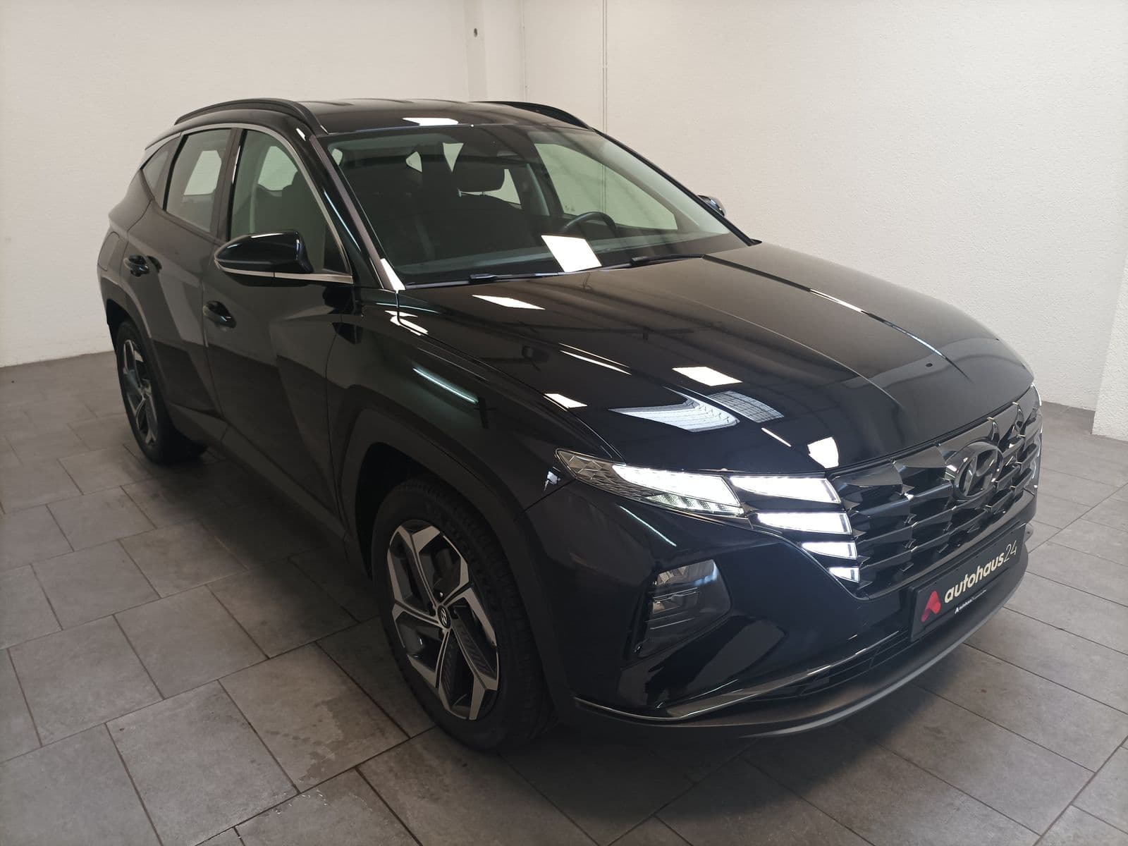 Hyundai Tucson SUV / Crossover / Geländewagen HYUNDAI Tucson 1.6 T-GDI Plug-in Hybrid 4WD Auto Sports Utility Vehicle #1