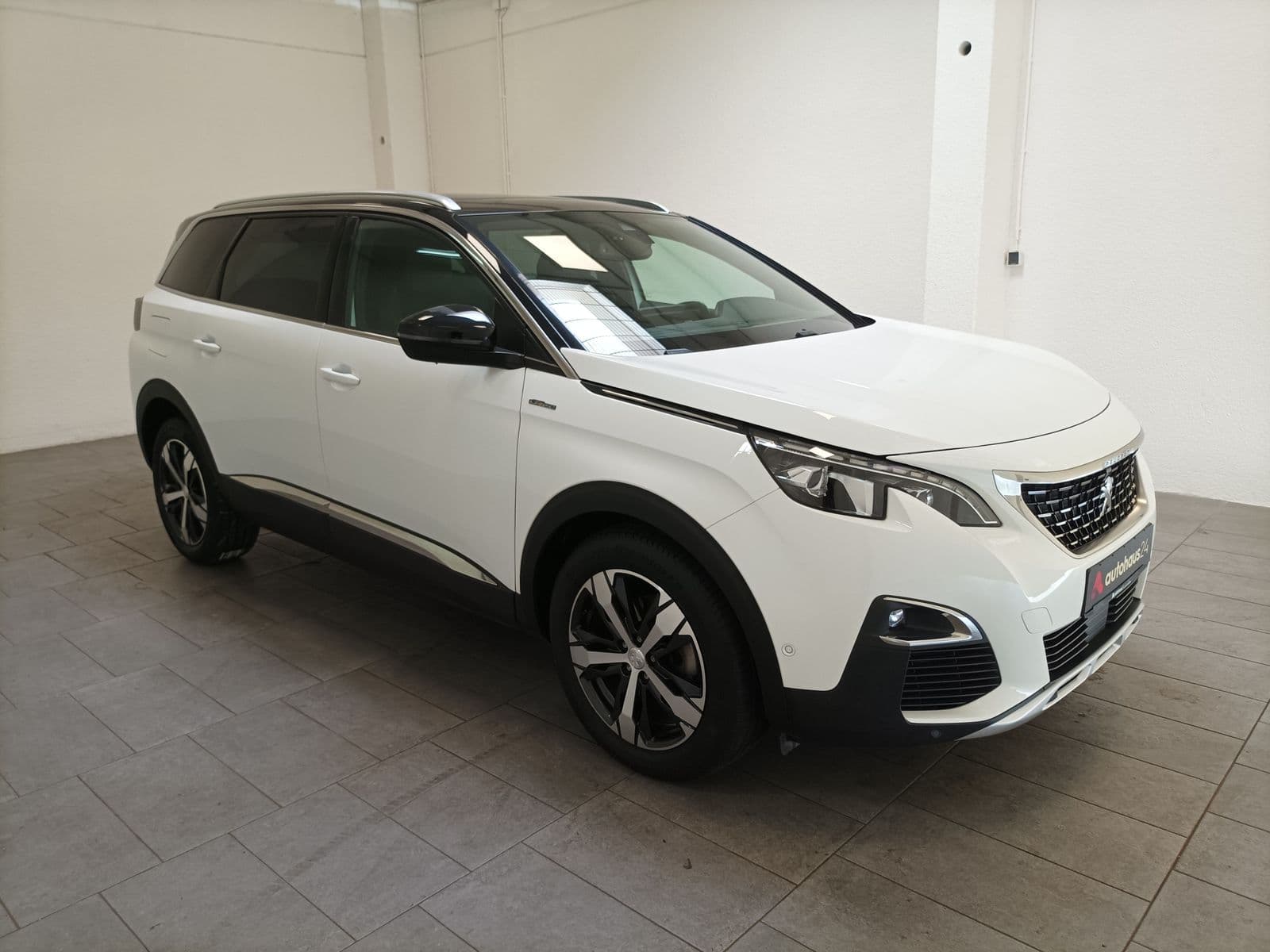 Peugeot 5008 SUV / Crossover / Geländewagen PEUGEOT 5008 PureTech 180 EAT8 Allure Sports Utility Vehicle #1