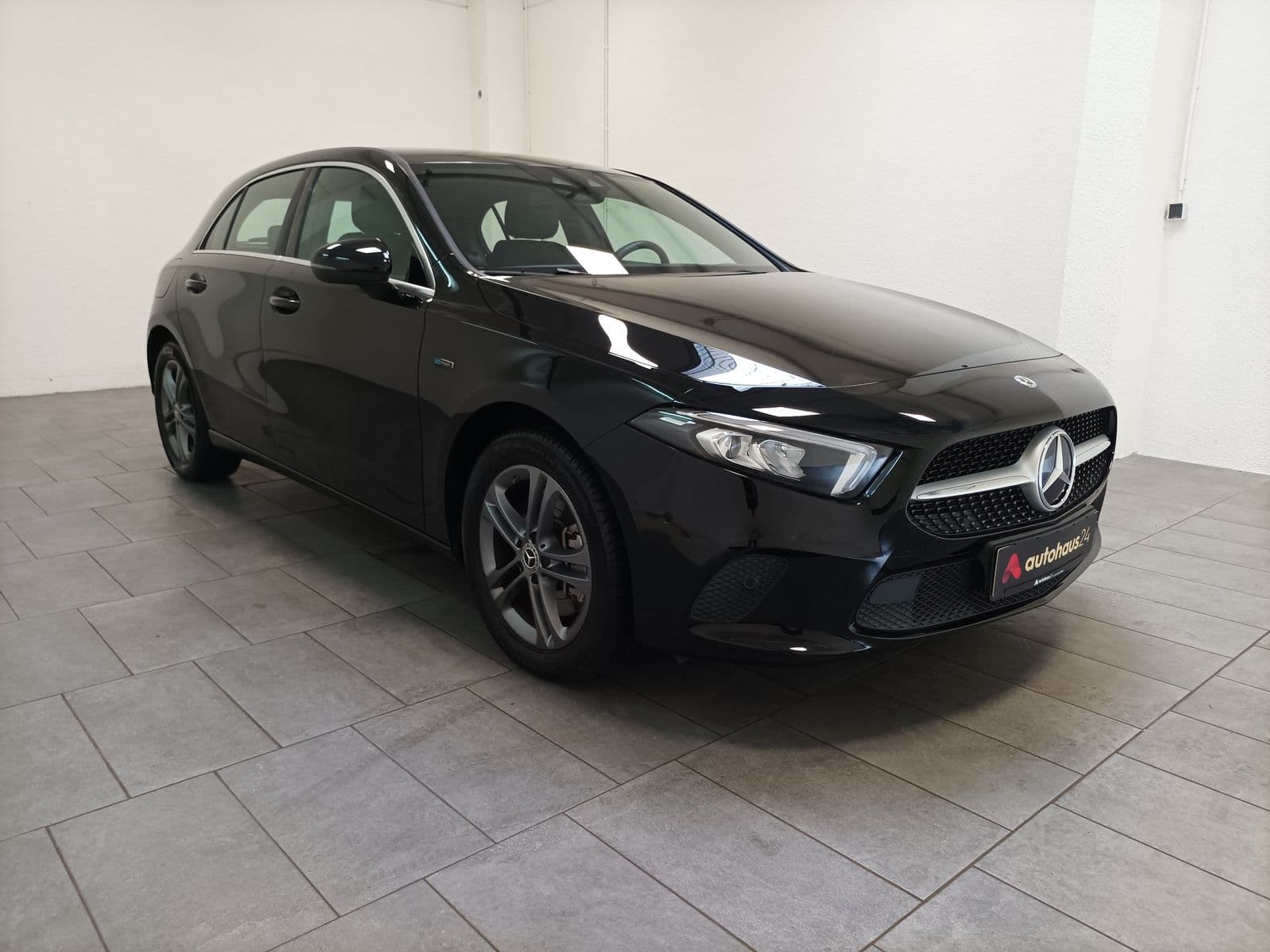 Mercedes-Benz A-Klasse Limousine MERCEDES A-Klasse A 250 e Advanced DCT Schräghecklimousine #1