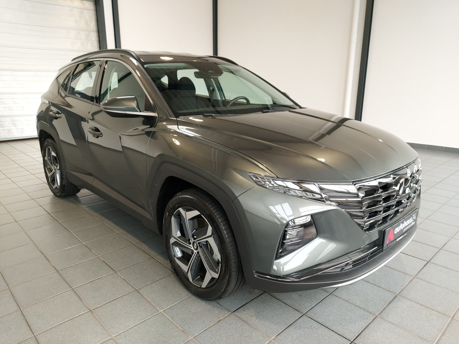 Hyundai Tucson SUV / Crossover / Geländewagen HYUNDAI Tucson 1.6 T-GDI Plug-in Hybrid 4WD Auto Sports Utility Vehicle #1