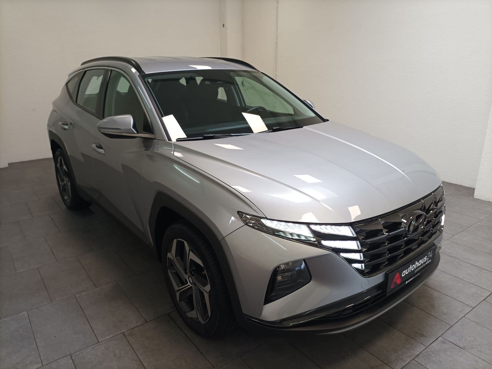 Hyundai Tucson SUV / Crossover / Geländewagen HYUNDAI Tucson 1.6 T-GDI Plug-in Hybrid 4WD Auto Sports Utility Vehicle #1