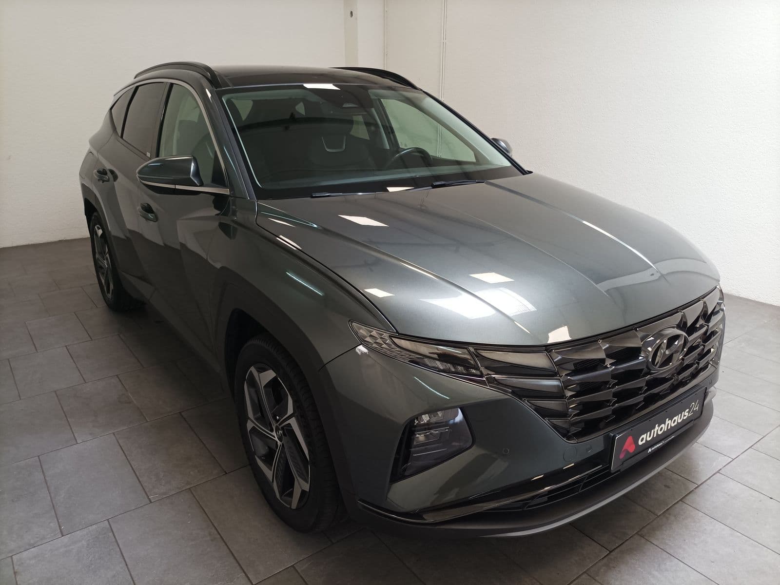 Hyundai Tucson SUV / Crossover / Geländewagen HYUNDAI Tucson 1.6 T-GDI Plug-in Hybrid 4WD Auto Sports Utility Vehicle #1