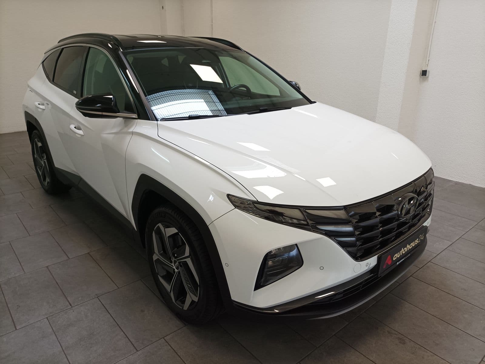 Hyundai Tucson SUV / Crossover / Geländewagen HYUNDAI Tucson 1.6 T-GDI Plug-in Hybrid 4WD Auto Sports Utility Vehicle #1