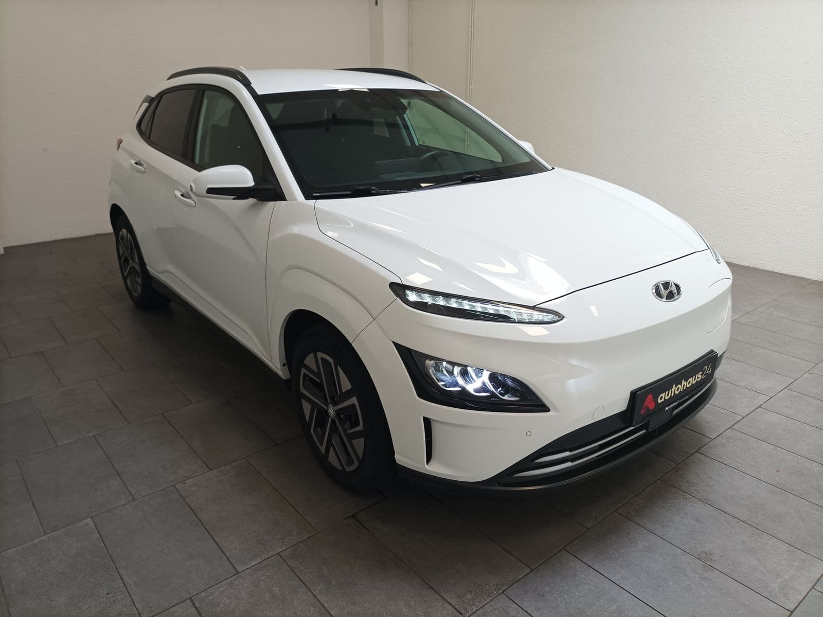 Hyundai Kona SUV / Crossover / Geländewagen HYUNDAI Kona ELEKTRO 150kW Sports Utility Vehicle #1