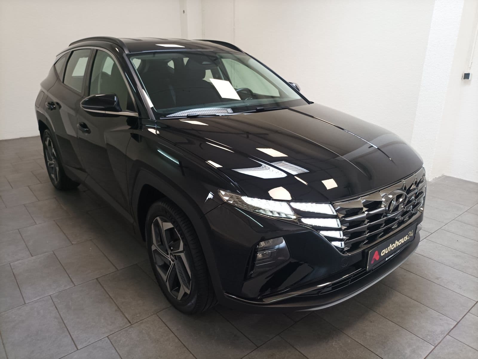 Hyundai Tucson SUV / Crossover / Geländewagen HYUNDAI Tucson 1.6 T-GDI Plug-in Hybrid 4WD Auto Sports Utility Vehicle #1