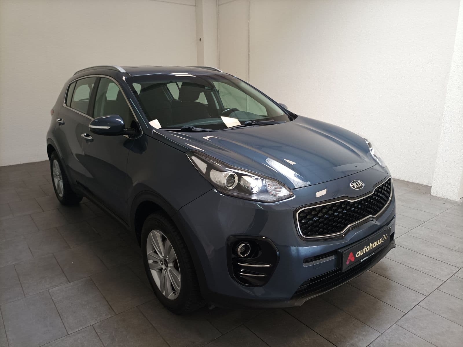 Kia Sportage SUV / Crossover / Geländewagen KIA Sportage 1.6 GDI 2WD Attract Sports Utility Vehicle #1