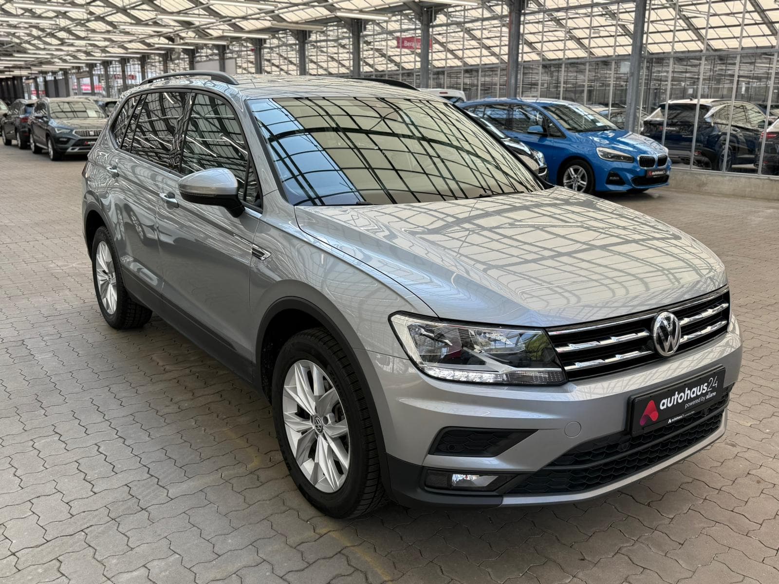 Volkswagen Tiguan SUV / Crossover / Geländewagen VOLKSWAGEN Tiguan 1.5 TSI ACT OPF Trendline Sports Utility Vehicle #1
