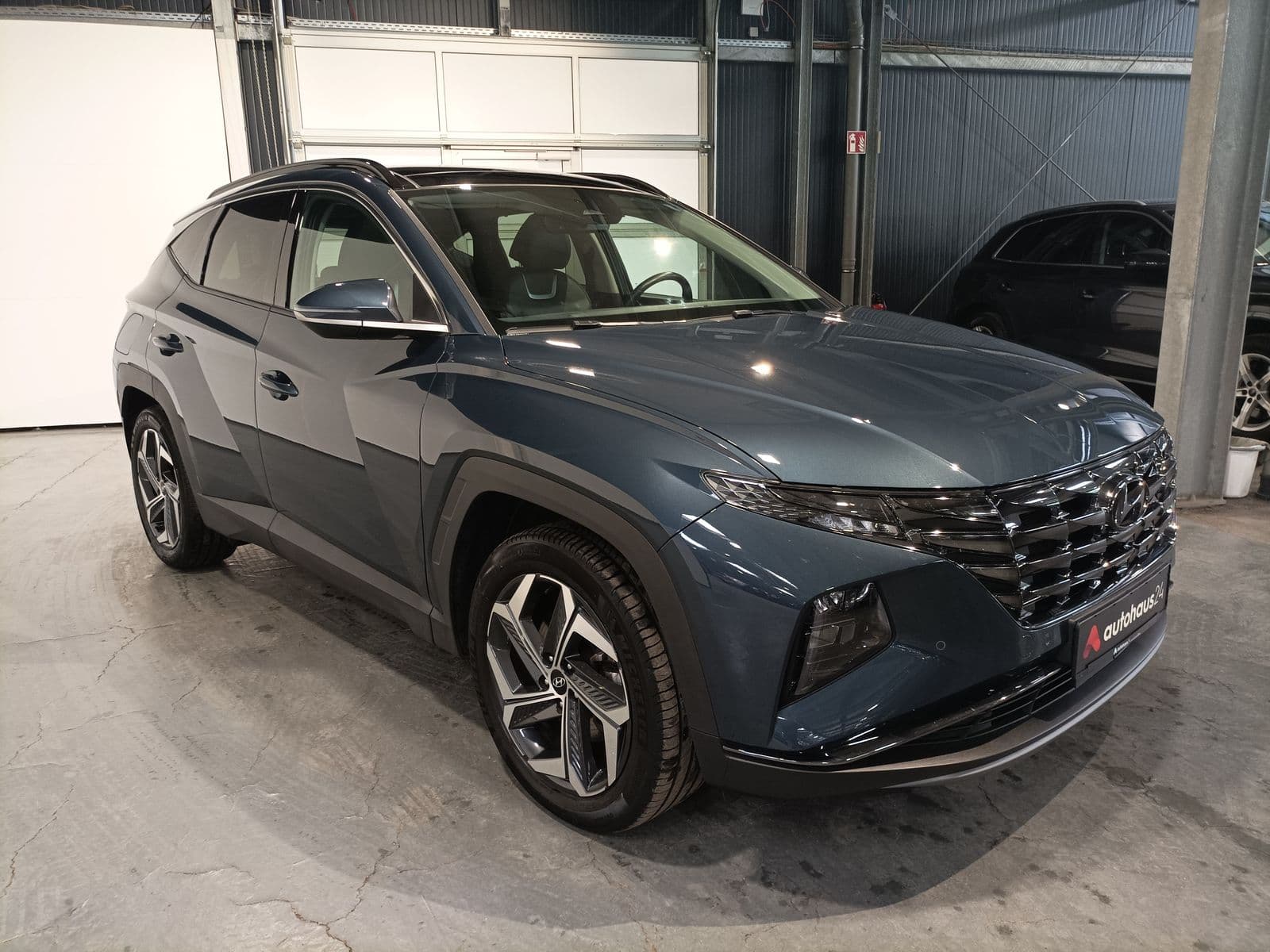 Hyundai Tucson SUV / Crossover / Geländewagen HYUNDAI Tucson 1.6 T-GDI Plug-in Hybrid 4WD Auto Sports Utility Vehicle #1