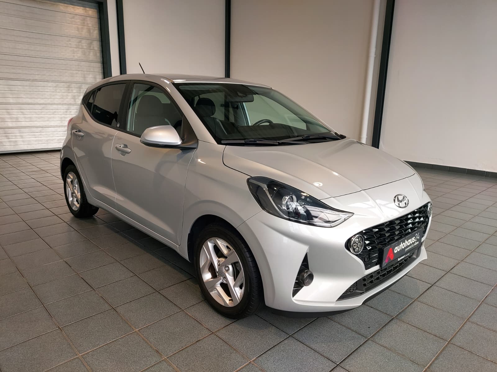 Hyundai i10 Limousine HYUNDAI i10 1.0 Pure Schräghecklimousine #1