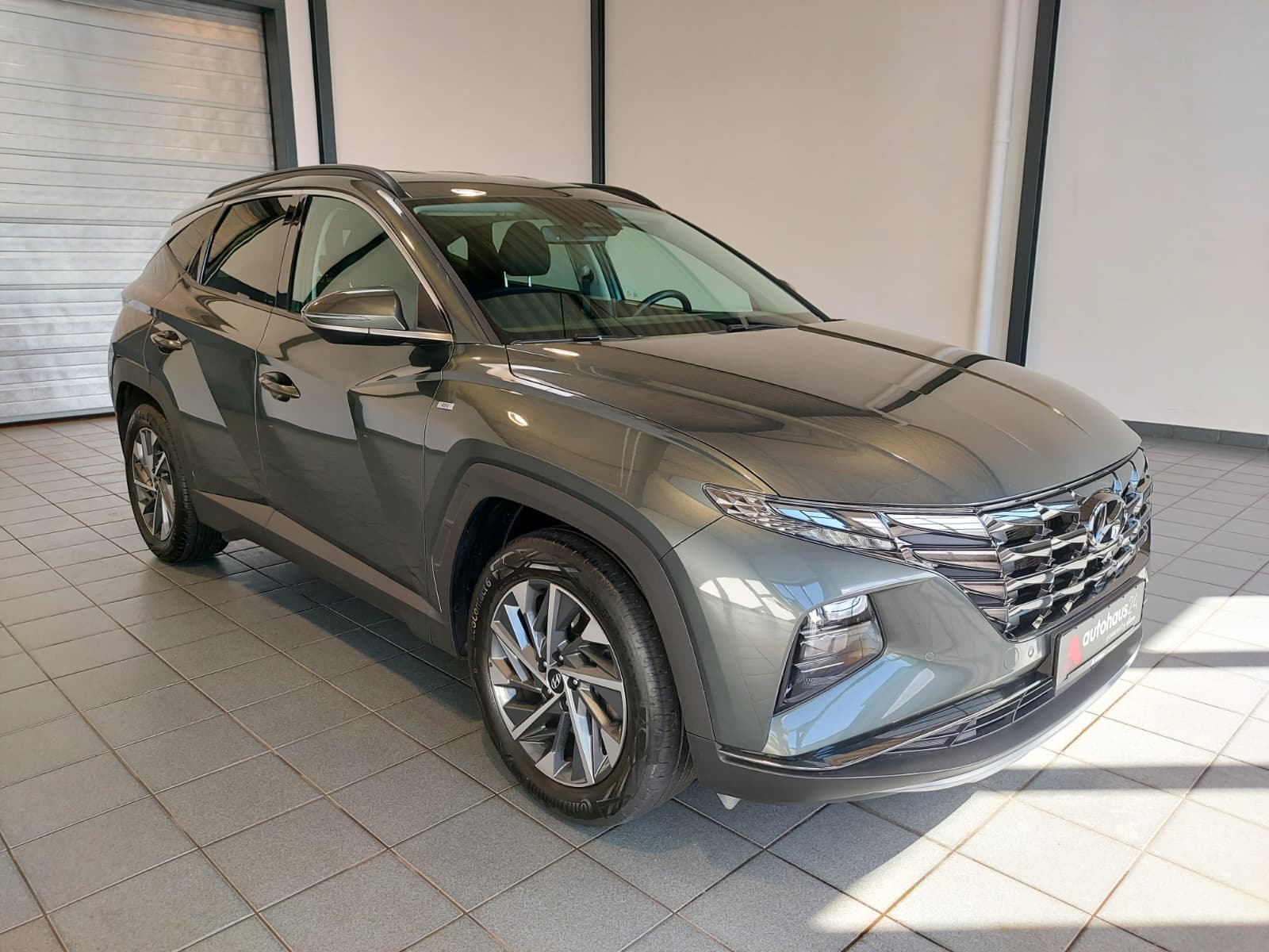 Hyundai Tucson SUV / Crossover / Geländewagen HYUNDAI Tucson 1.6 T-GDI 132kW 48V Trend DCT 4WD Sports Utility Vehicle #1