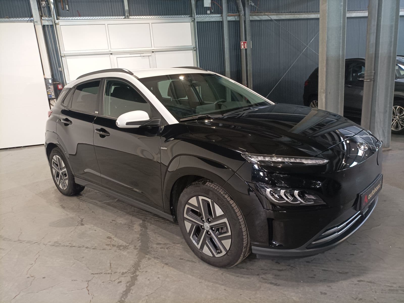 Hyundai Kona SUV / Crossover / Geländewagen HYUNDAI Kona ELEKTRO 100kW Sports Utility Vehicle #1