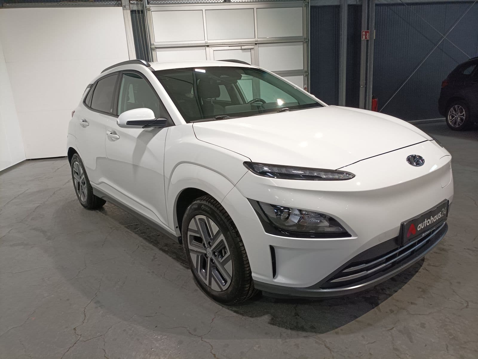 Hyundai Kona SUV / Crossover / Geländewagen HYUNDAI Kona ELEKTRO 100kW Sports Utility Vehicle #1