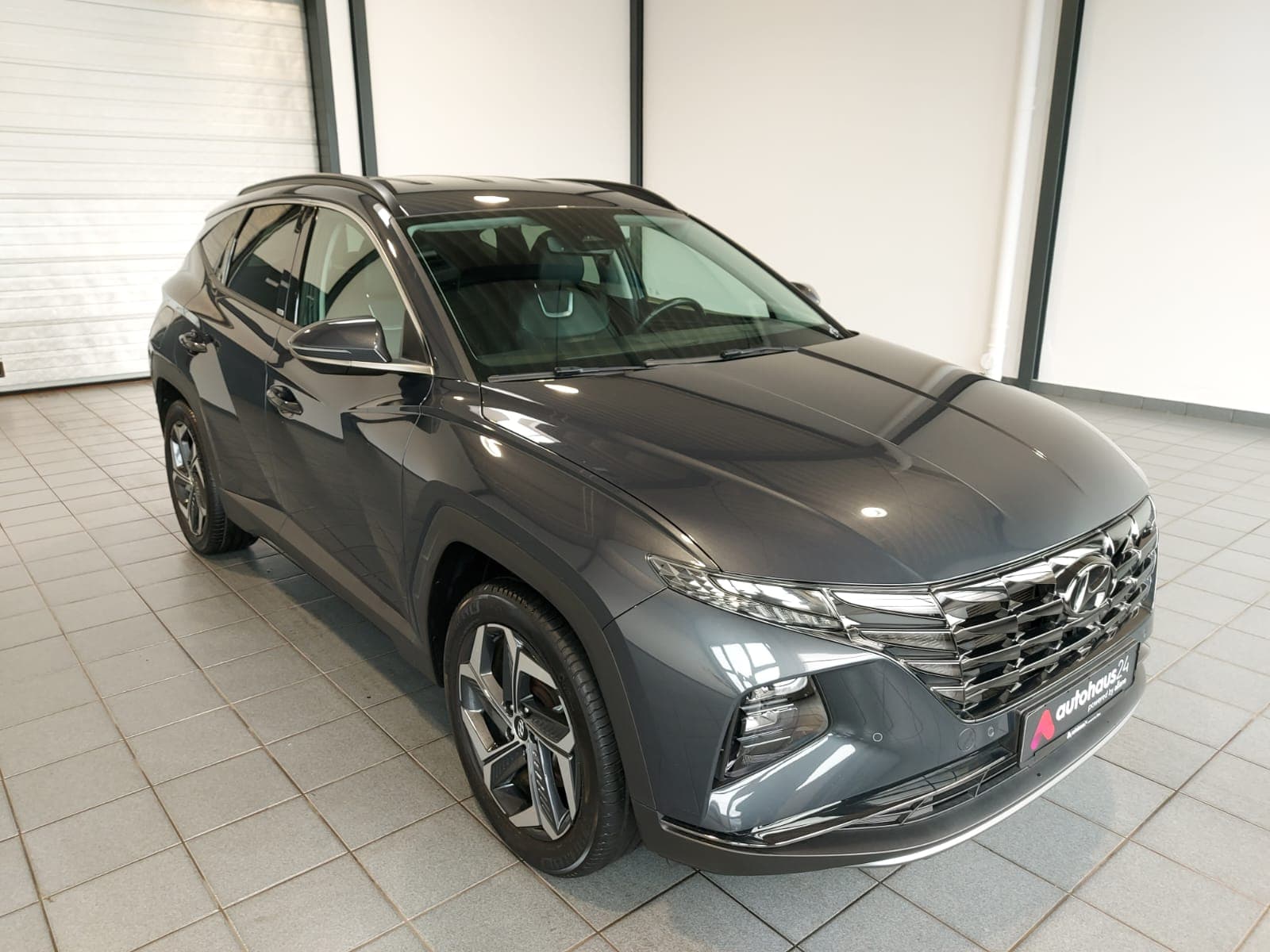 Hyundai Tucson SUV / Crossover / Geländewagen HYUNDAI Tucson 1.6 T-GDI Plug-in Hybrid 4WD Auto Sports Utility Vehicle #1