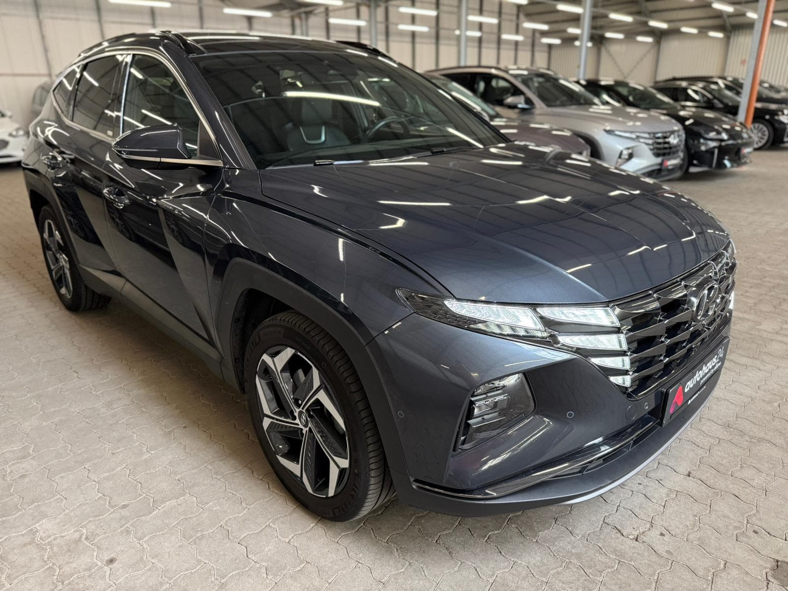 Hyundai Tucson SUV / Crossover / Geländewagen HYUNDAI Tucson 1.6 T-GDI 132kW 48V Select Sports Utility Vehicle #1