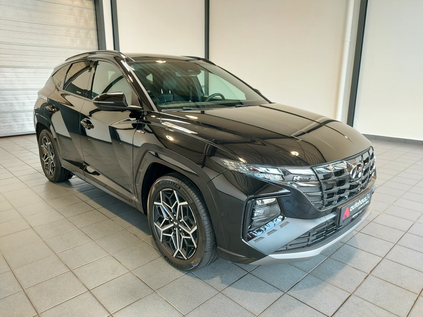 Hyundai Tucson SUV / Crossover / Geländewagen HYUNDAI Tucson 1.6 T-GDI Plug-in Hybrid 4WD Auto Sports Utility Vehicle #1