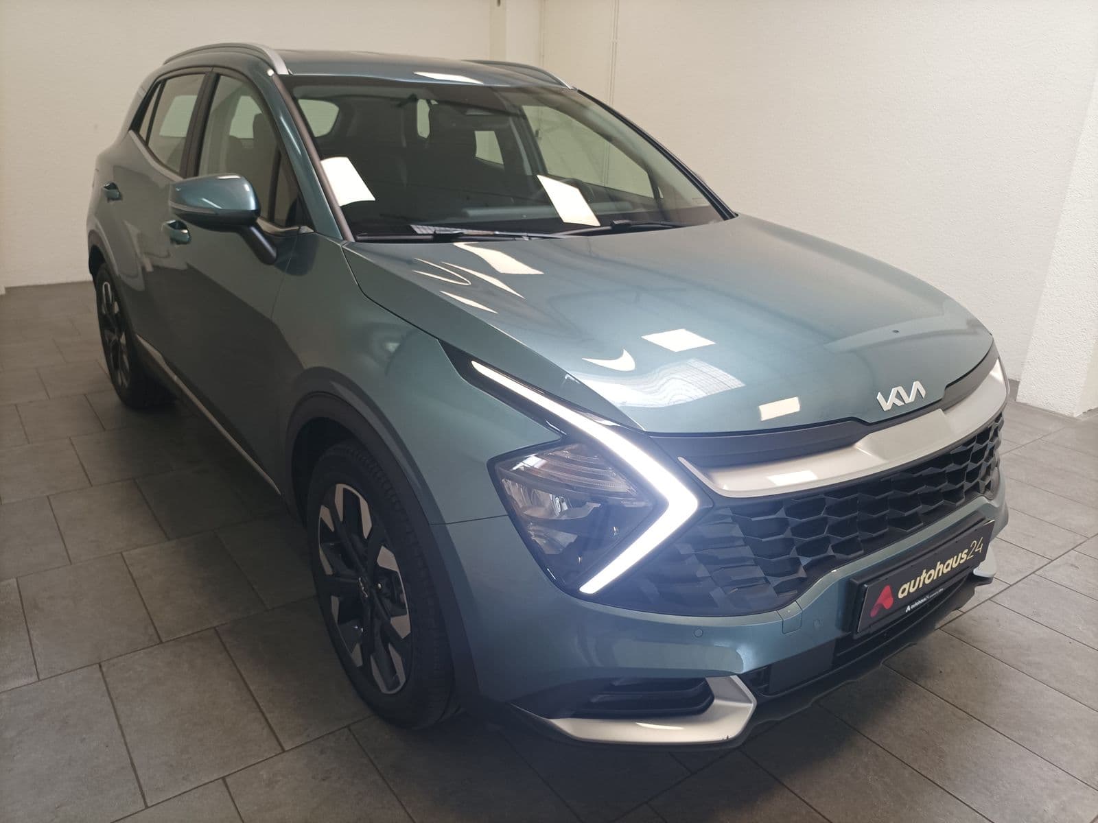 Kia Sportage SUV / Crossover / Geländewagen KIA Sportage 1.6 T-GDI Plug-in Hybrid Auto Vision AWD Sports Utility Vehicle #1