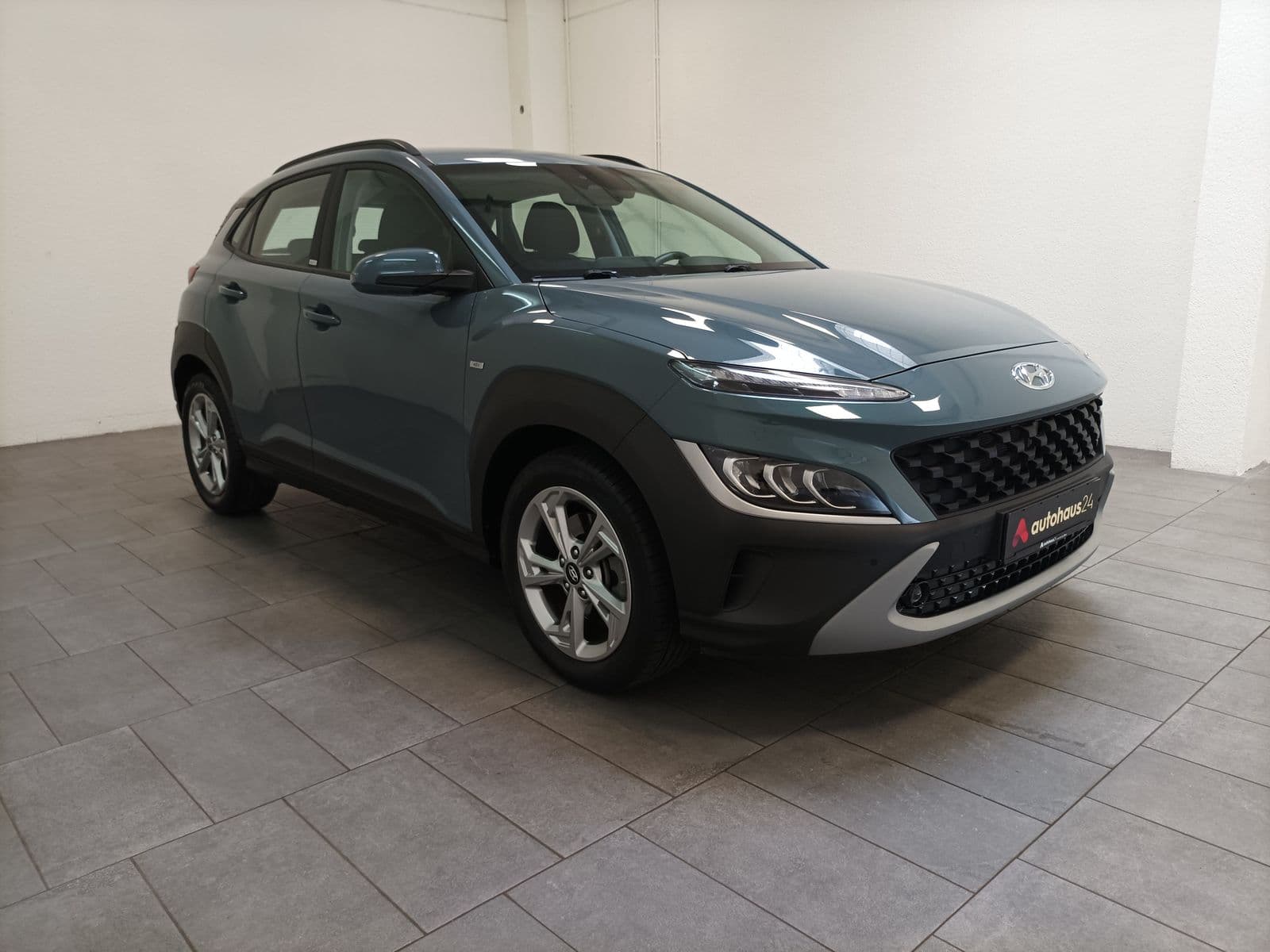 Hyundai Kona SUV / Crossover / Geländewagen HYUNDAI Kona 1.0 T-GDI 48V-Hybrid Select iMT Sports Utility Vehicle #1