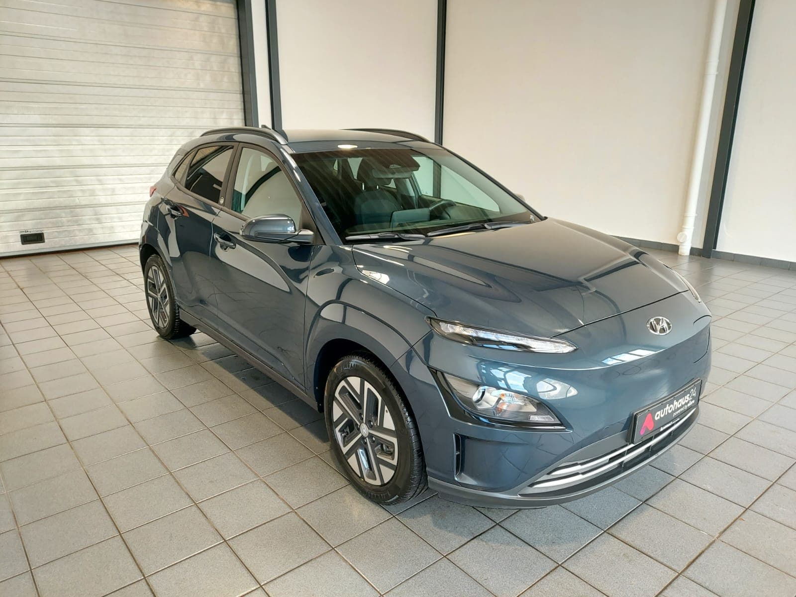 Hyundai Kona SUV / Crossover / Geländewagen HYUNDAI Kona ELEKTRO 100kW Sports Utility Vehicle #1