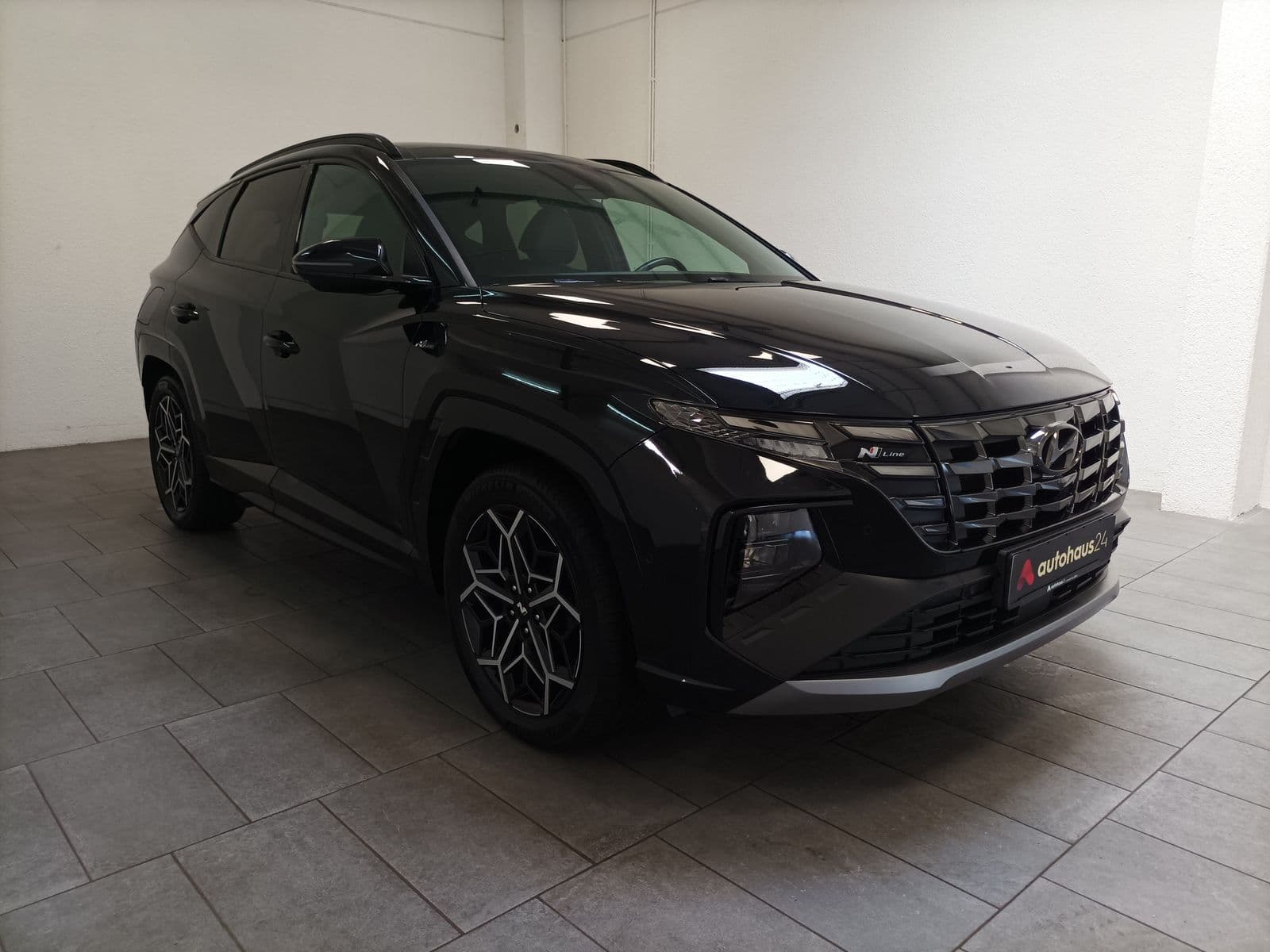 Hyundai Tucson SUV / Crossover / Geländewagen HYUNDAI Tucson 1.6 T-GDI Plug-in Hybrid 4WD Auto Sports Utility Vehicle #1