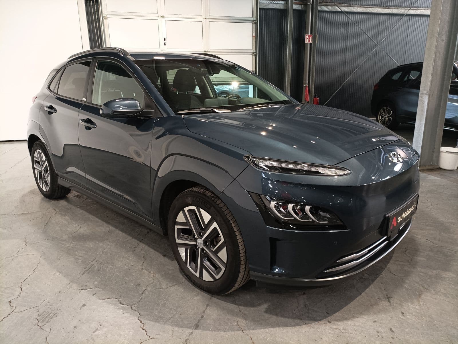 Hyundai Kona SUV / Crossover / Geländewagen HYUNDAI Kona ELEKTRO 150kW Sports Utility Vehicle #1