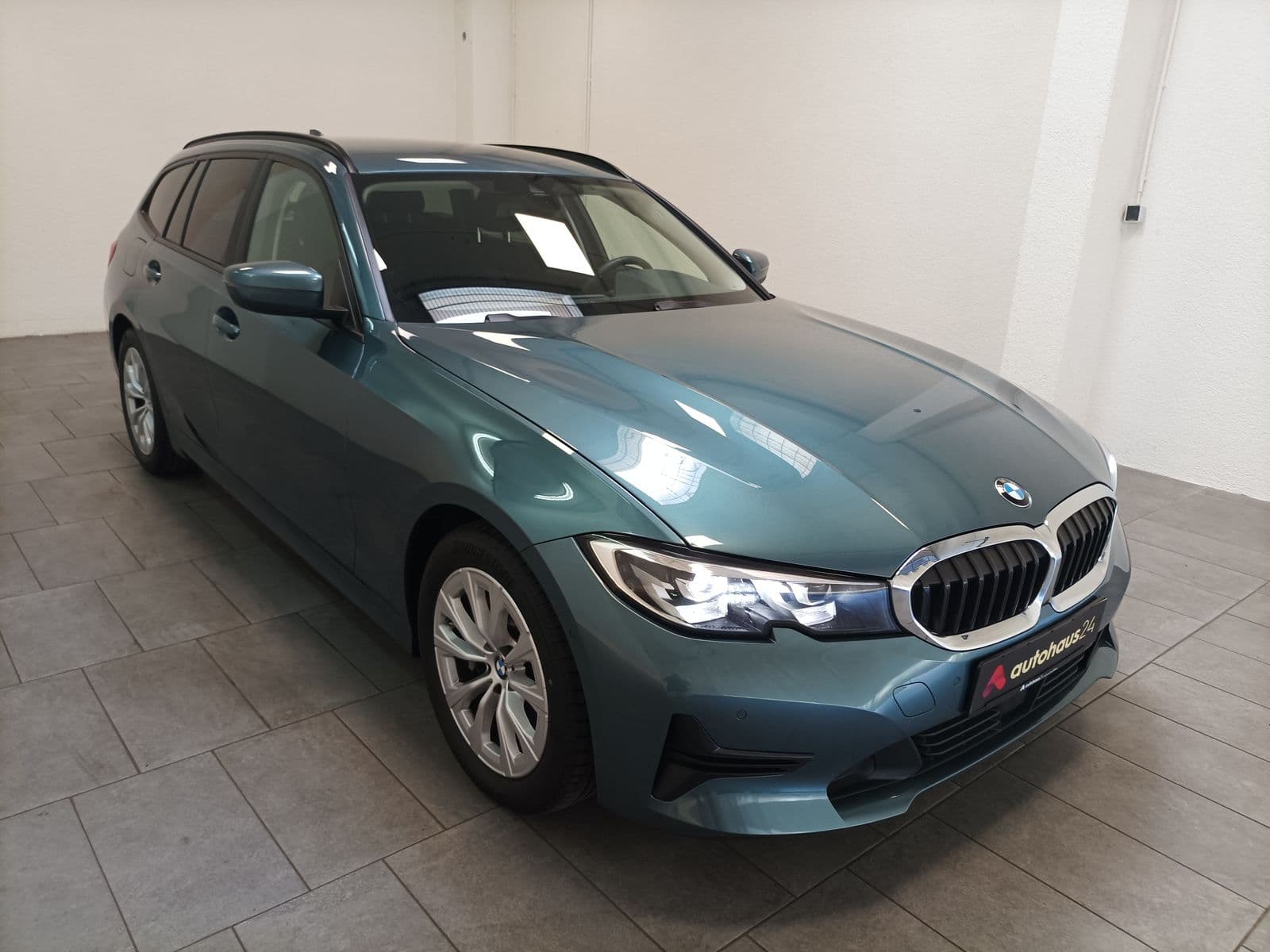 BMW 3er-Reihe Kombi BMW 3er-Reihe 330i Touring Sport Line Automatic Kombi #1