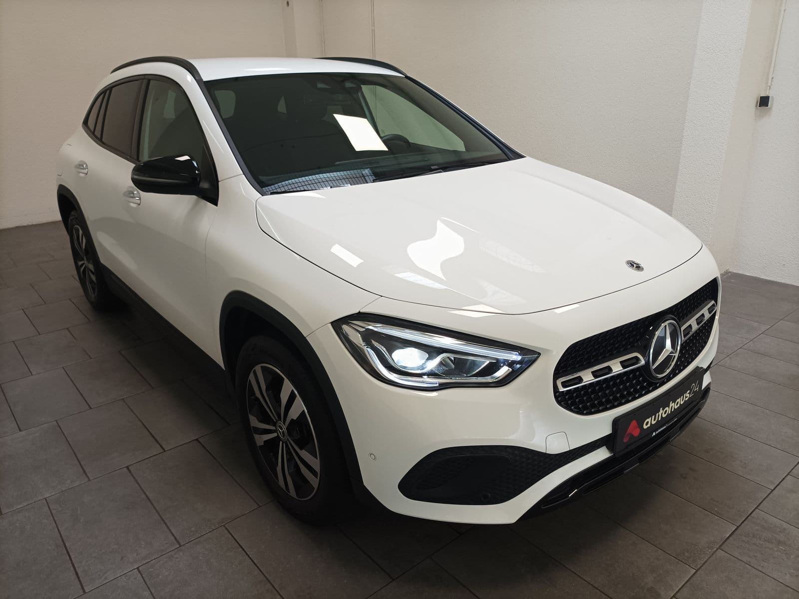 Mercedes-Benz GLA-Klasse SUV / Crossover / Geländewagen MERCEDES GLA GLA 250 e DCT Sports Utility Vehicle #1
