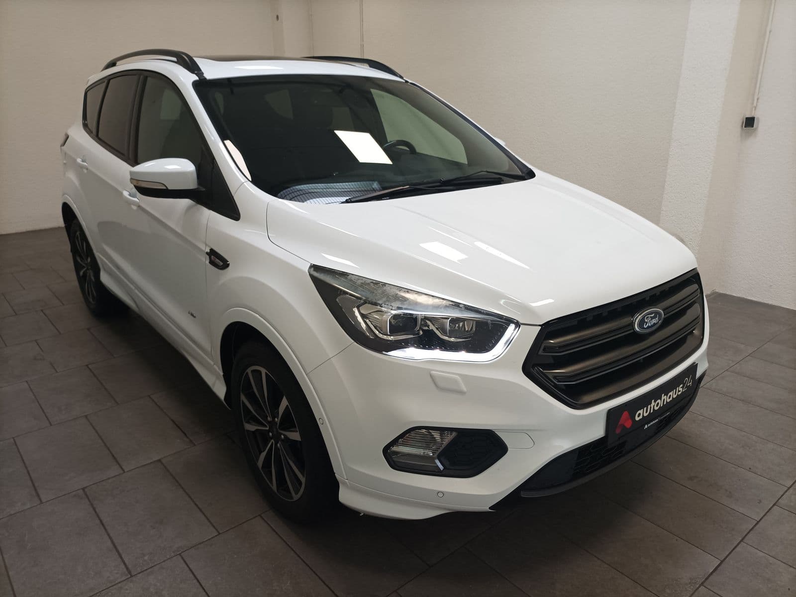 Ford Kuga SUV / Crossover / Geländewagen FORD Kuga 1,5 EcoBoost 4x4 134kW Trend Autom. Sports Utility Vehicle #1