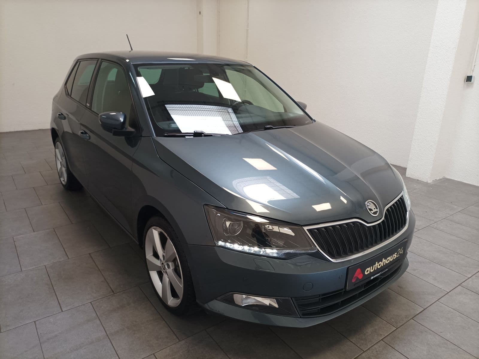 ŠKODA Fabia Schräghecklimousine SKODA Fabia 1.2l TSI 66kW Active Schräghecklimousine #1
