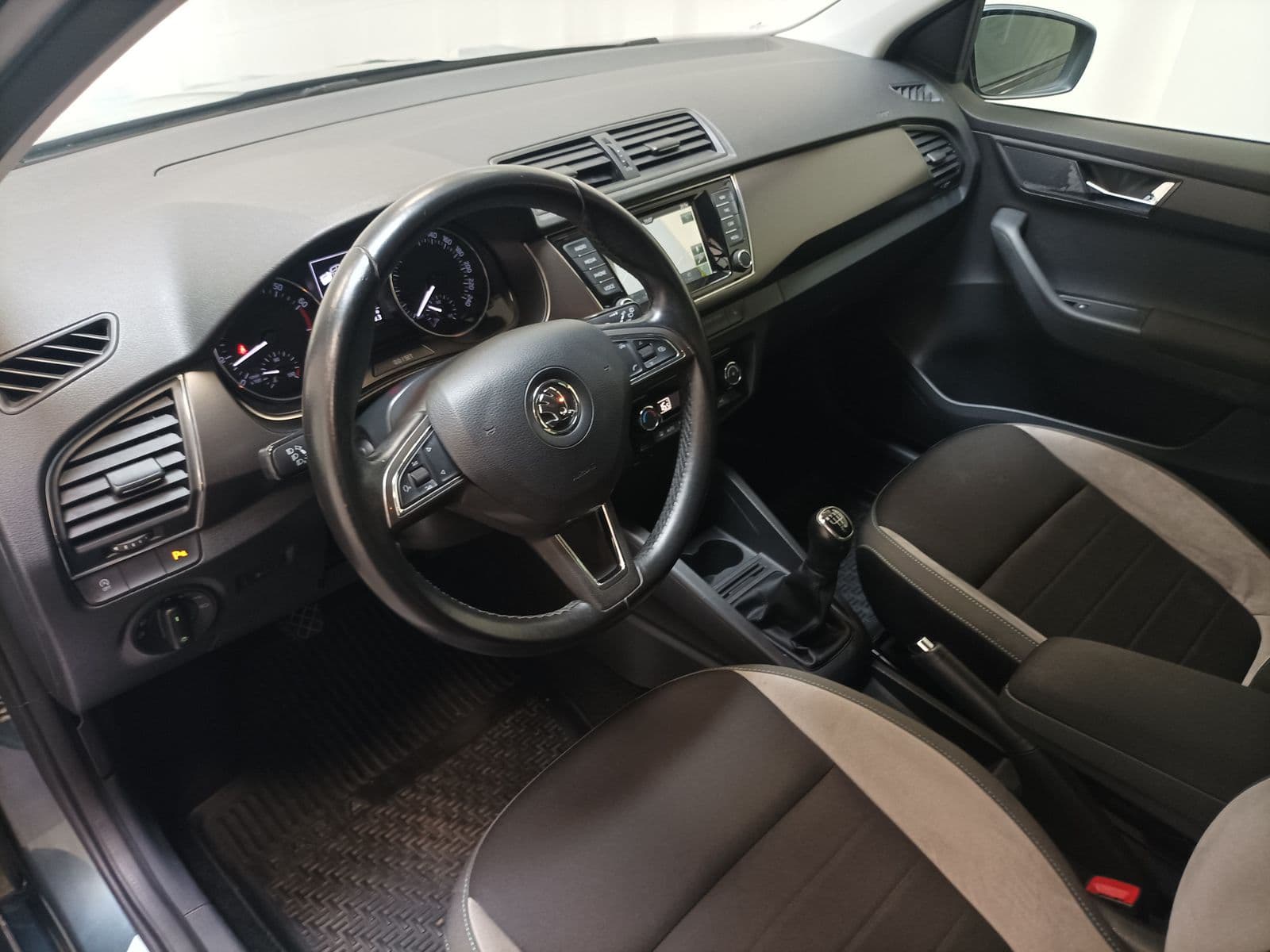 Skoda Fabia Kleinwagen Fabia 1.2 TSI Joy Green tec #9