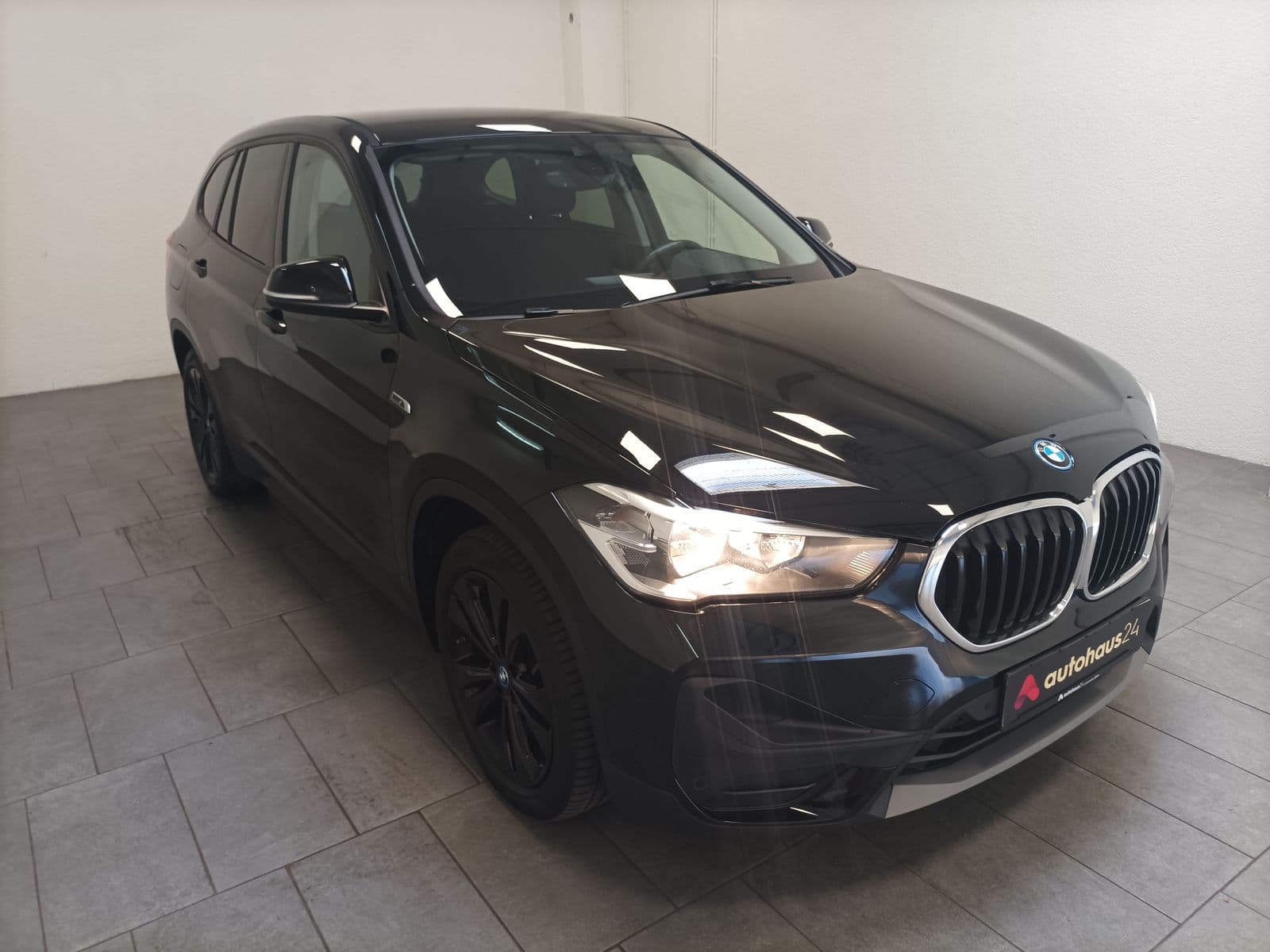 BMW X1 SUV / Crossover / Geländewagen BMW X1 xDrive25e Advantage Steptronic Sports Utility Vehicle #1