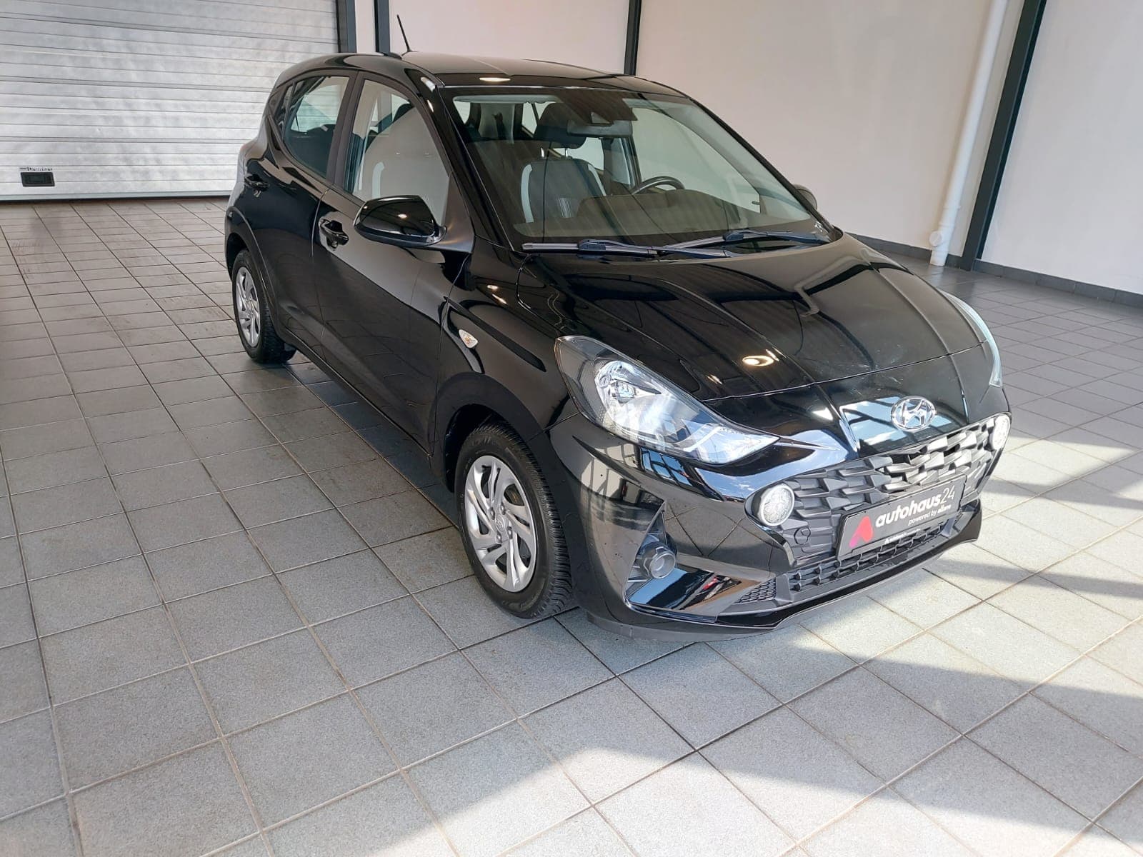 Hyundai i10 Limousine HYUNDAI i10 1.0 Pure Schräghecklimousine #1