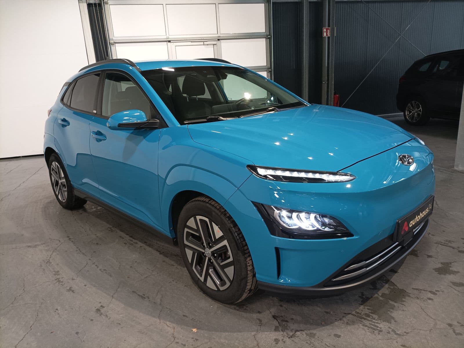 Hyundai Kona SUV / Crossover / Geländewagen HYUNDAI Kona ELEKTRO 150kW Select-Paket Sports Utility Vehicle #1