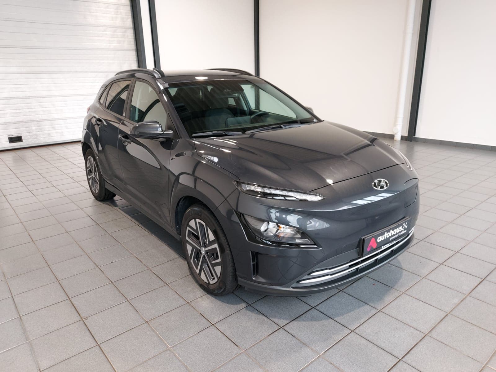 Hyundai Kona SUV / Crossover / Geländewagen HYUNDAI Kona ELEKTRO 100kW Sports Utility Vehicle #1