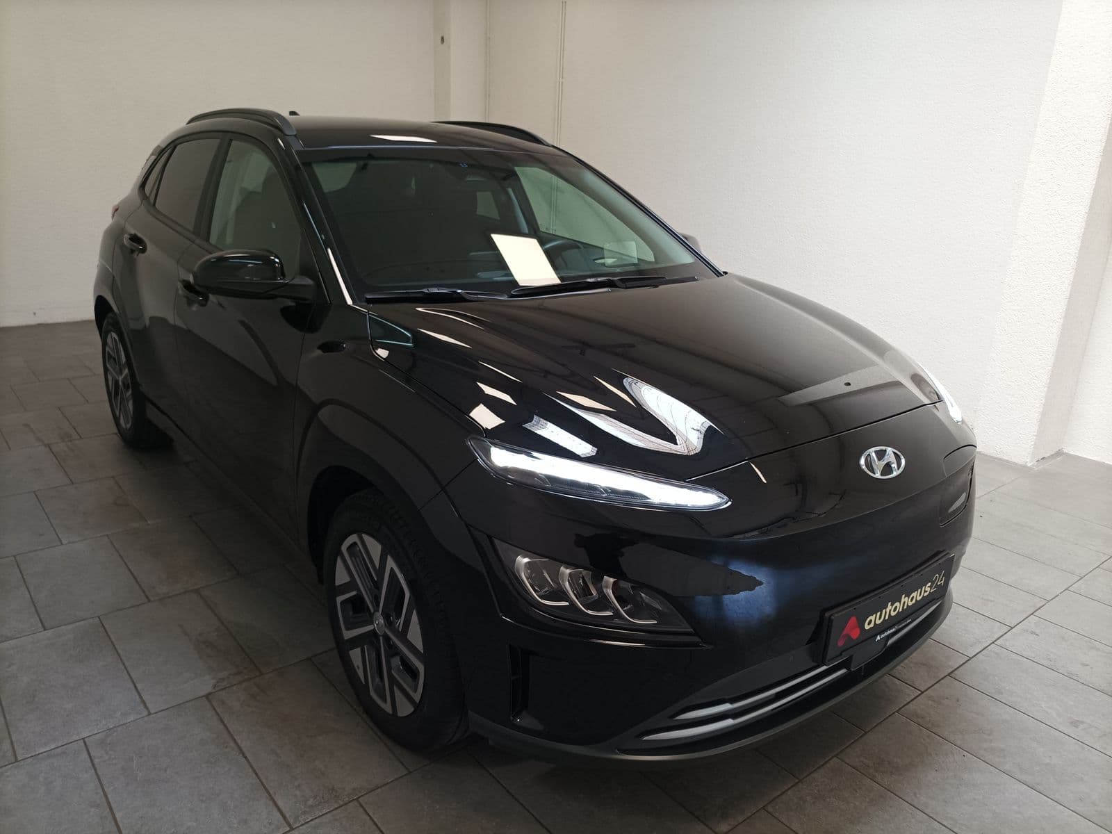 Hyundai Kona SUV / Crossover / Geländewagen HYUNDAI Kona ELEKTRO 100kW Sports Utility Vehicle #1