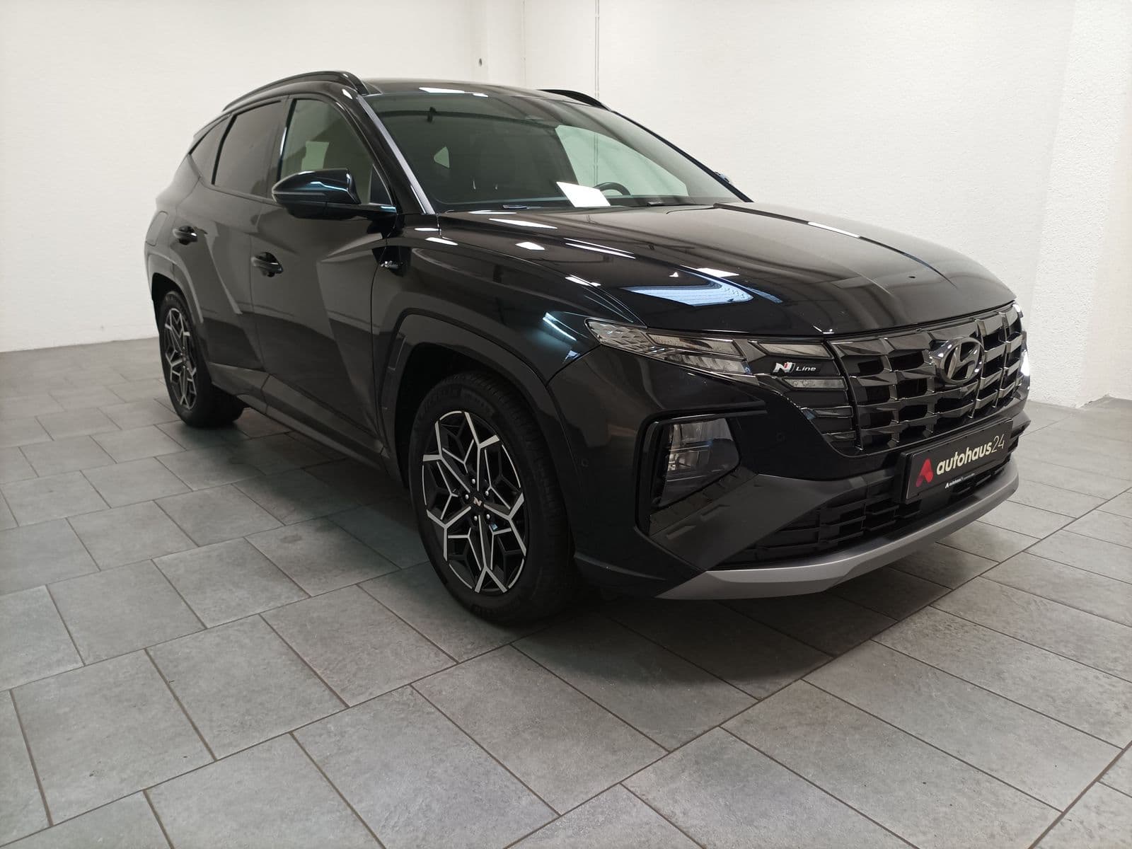 Hyundai Tucson SUV / Crossover / Geländewagen HYUNDAI Tucson 1.6 T-GDI Plug-in Hybrid 4WD Auto Sports Utility Vehicle #1