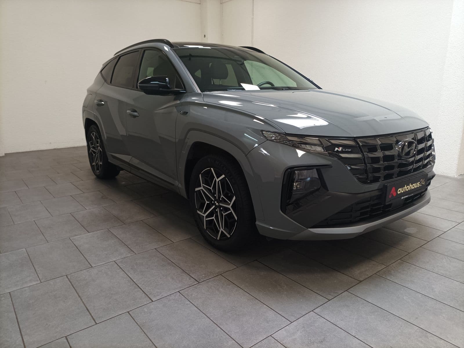 Hyundai Tucson SUV / Crossover / Geländewagen HYUNDAI Tucson 1.6 T-GDI Plug-in Hybrid 4WD Auto Sports Utility Vehicle #1