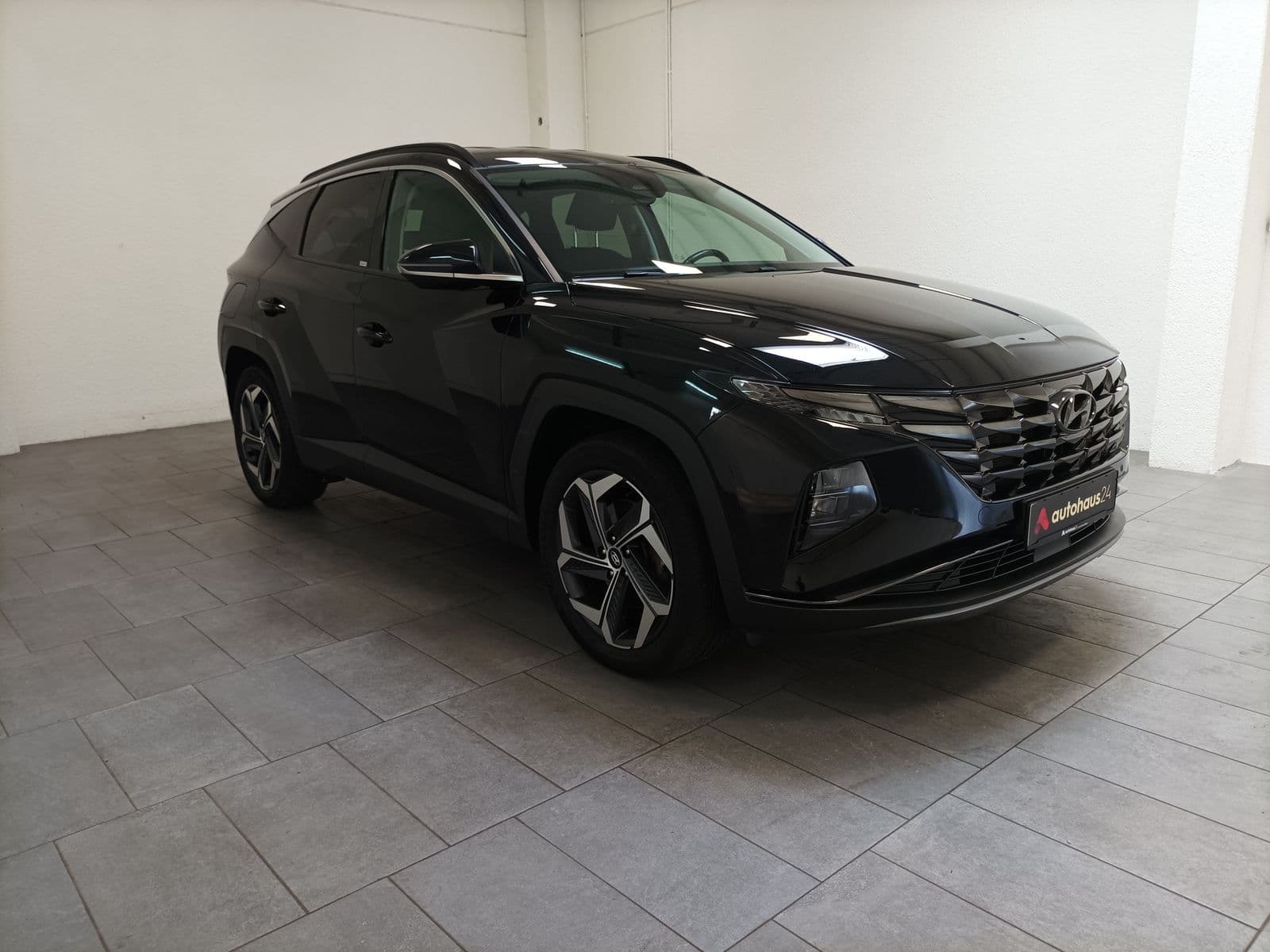 Hyundai Tucson SUV / Crossover / Geländewagen HYUNDAI Tucson 1.6 T-GDI Plug-in Hybrid 4WD Auto Sports Utility Vehicle #1