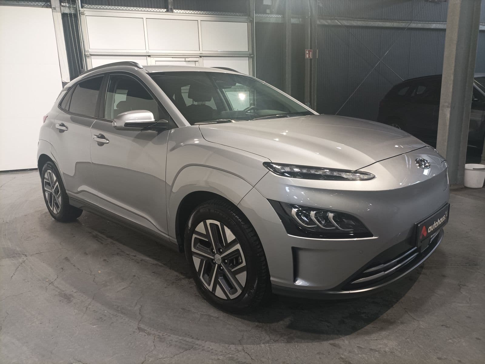 Hyundai Kona SUV / Crossover / Geländewagen HYUNDAI Kona ELEKTRO 100kW Sports Utility Vehicle #1