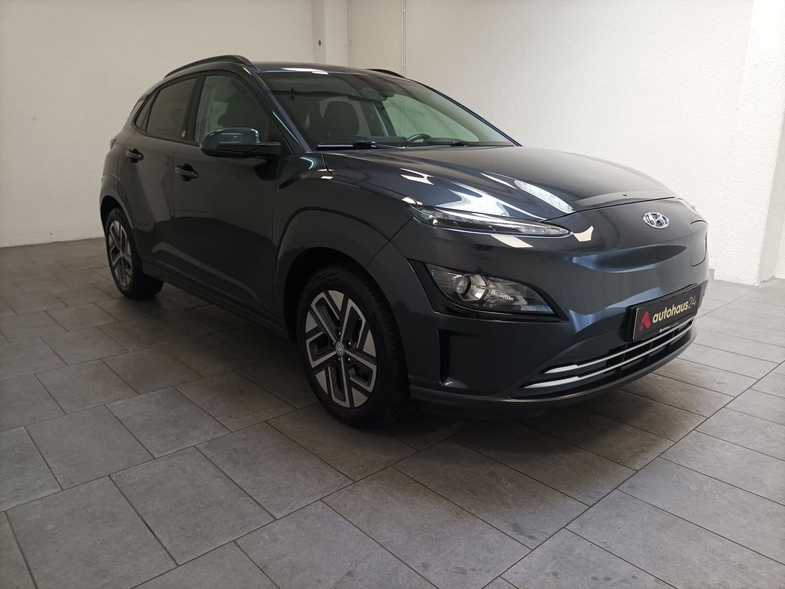 Hyundai Kona SUV / Crossover / Geländewagen HYUNDAI Kona ELEKTRO 100kW Sports Utility Vehicle #1