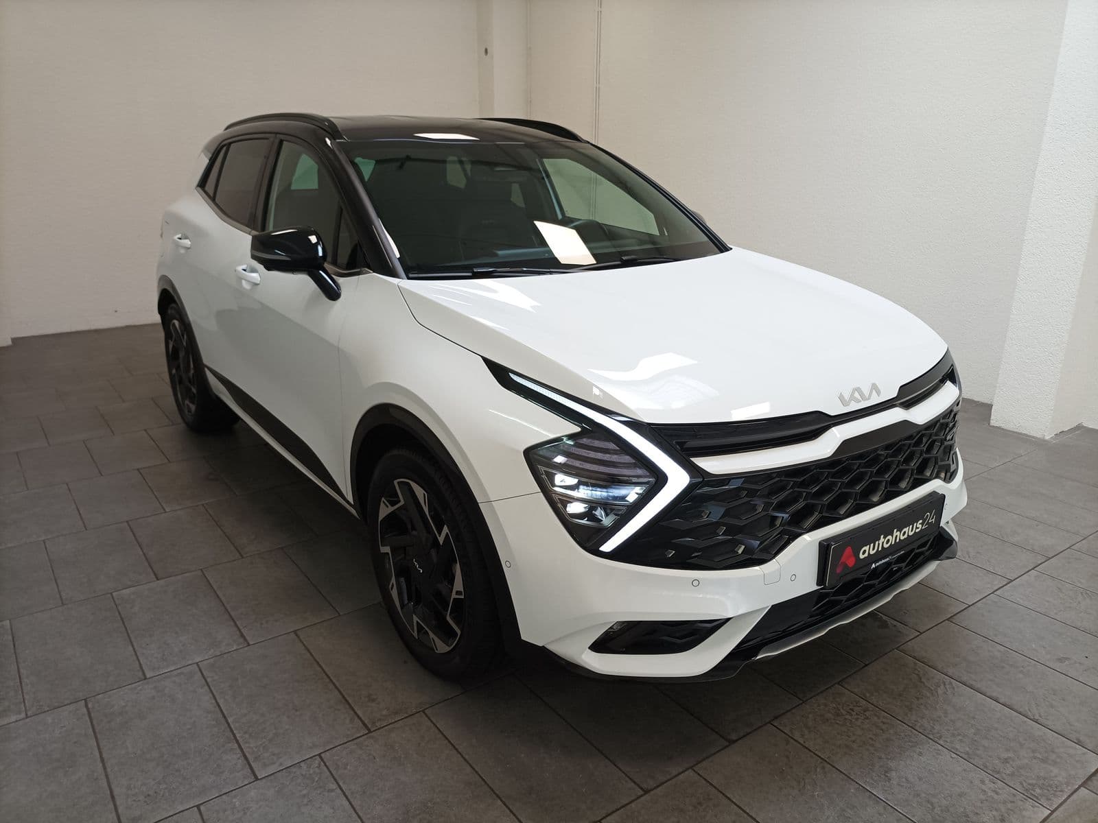 Kia Sportage SUV / Crossover / Geländewagen KIA Sportage 1.6 T-GDI Plug-in Hybrid Auto 4WD Sports Utility Vehicle #1