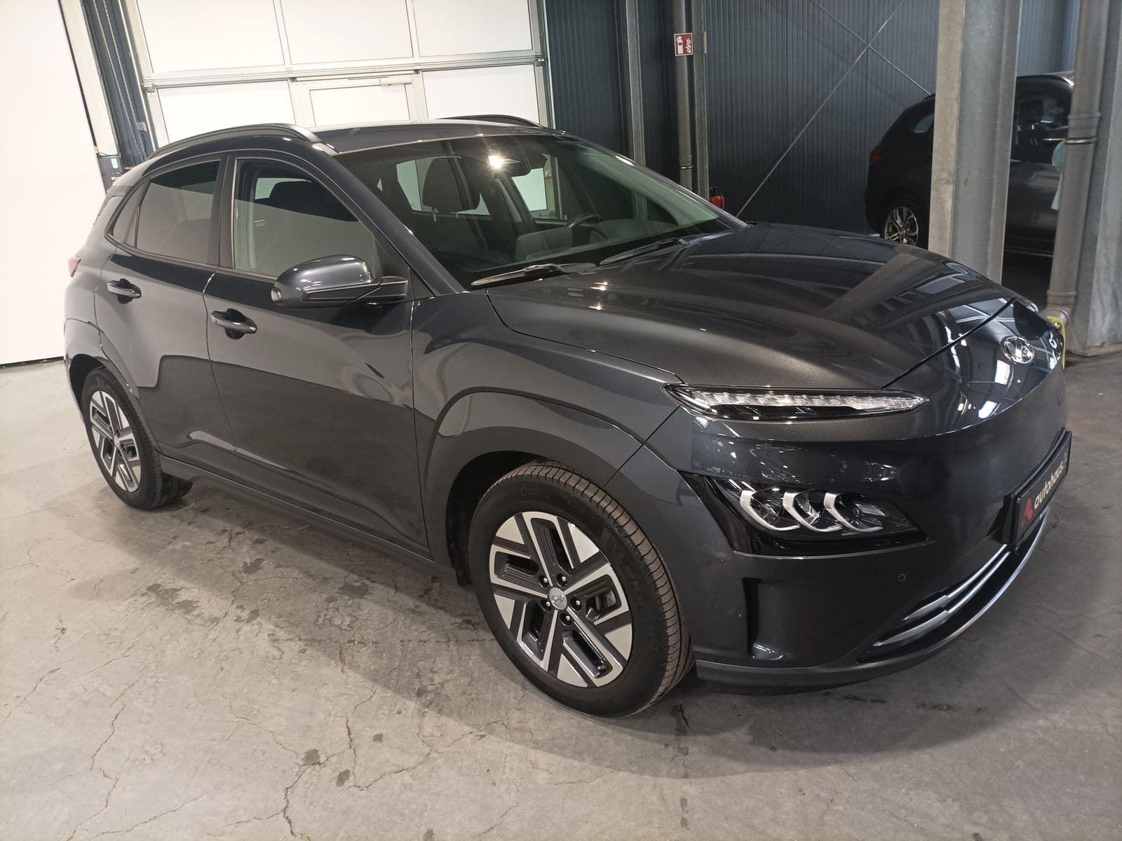 Hyundai Kona SUV / Crossover / Geländewagen HYUNDAI Kona ELEKTRO 150kW Sports Utility Vehicle #1
