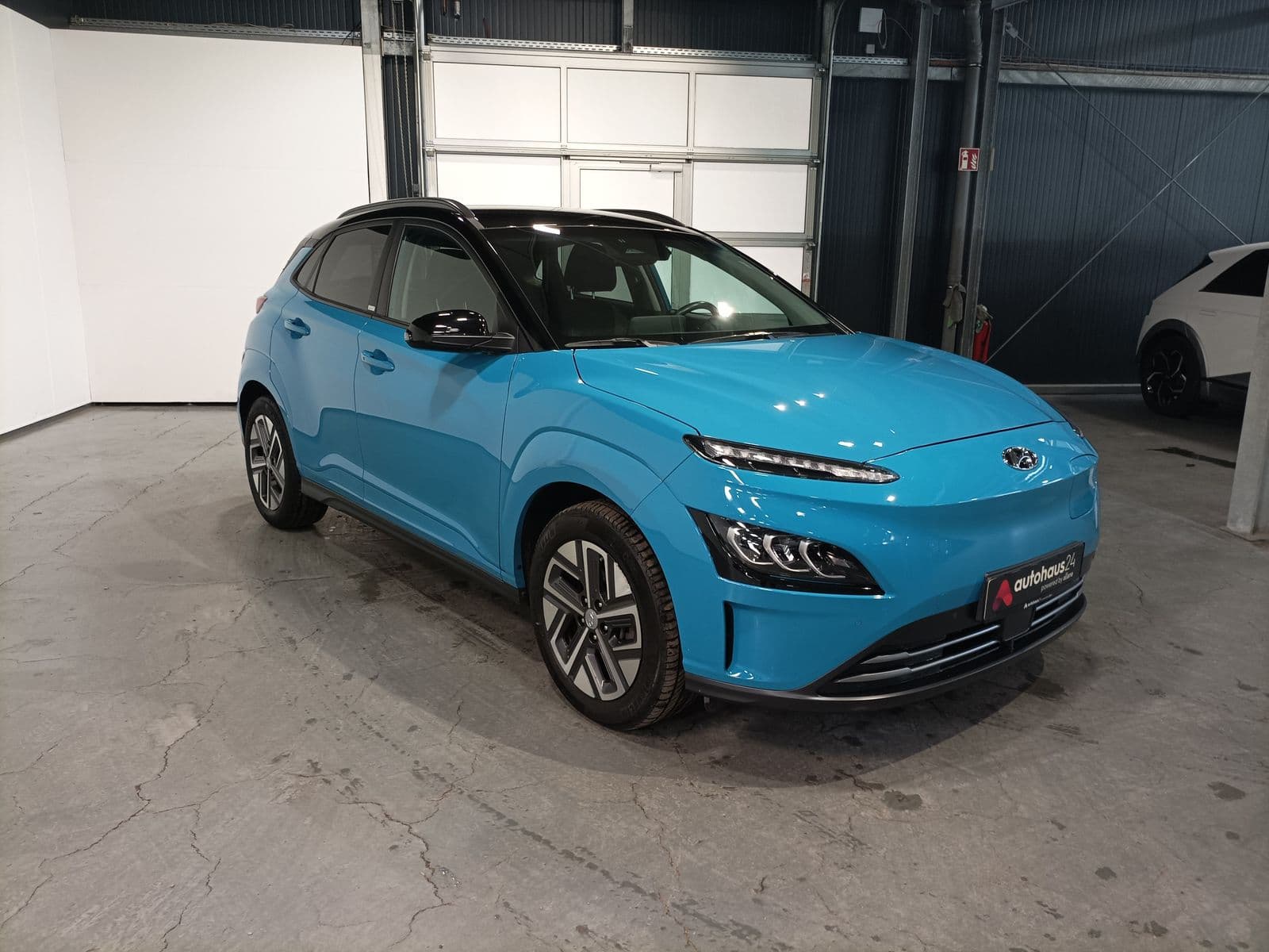 Hyundai Kona SUV / Crossover / Geländewagen HYUNDAI Kona ELEKTRO 100kW Sports Utility Vehicle #1
