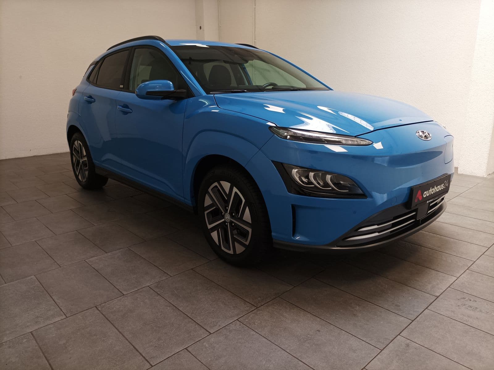 Hyundai Kona SUV / Crossover / Geländewagen HYUNDAI Kona ELEKTRO 100kW Sports Utility Vehicle #1