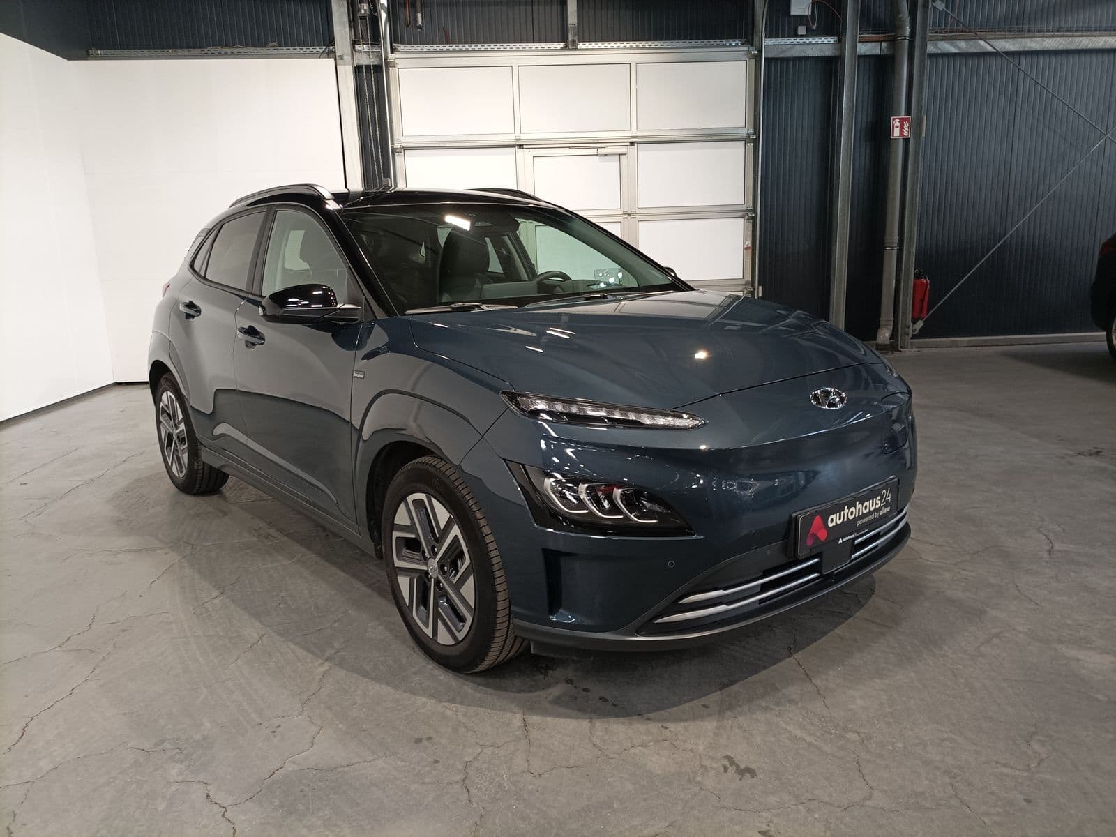 Hyundai Kona SUV / Crossover / Geländewagen HYUNDAI Kona ELEKTRO 150kW Sports Utility Vehicle #1