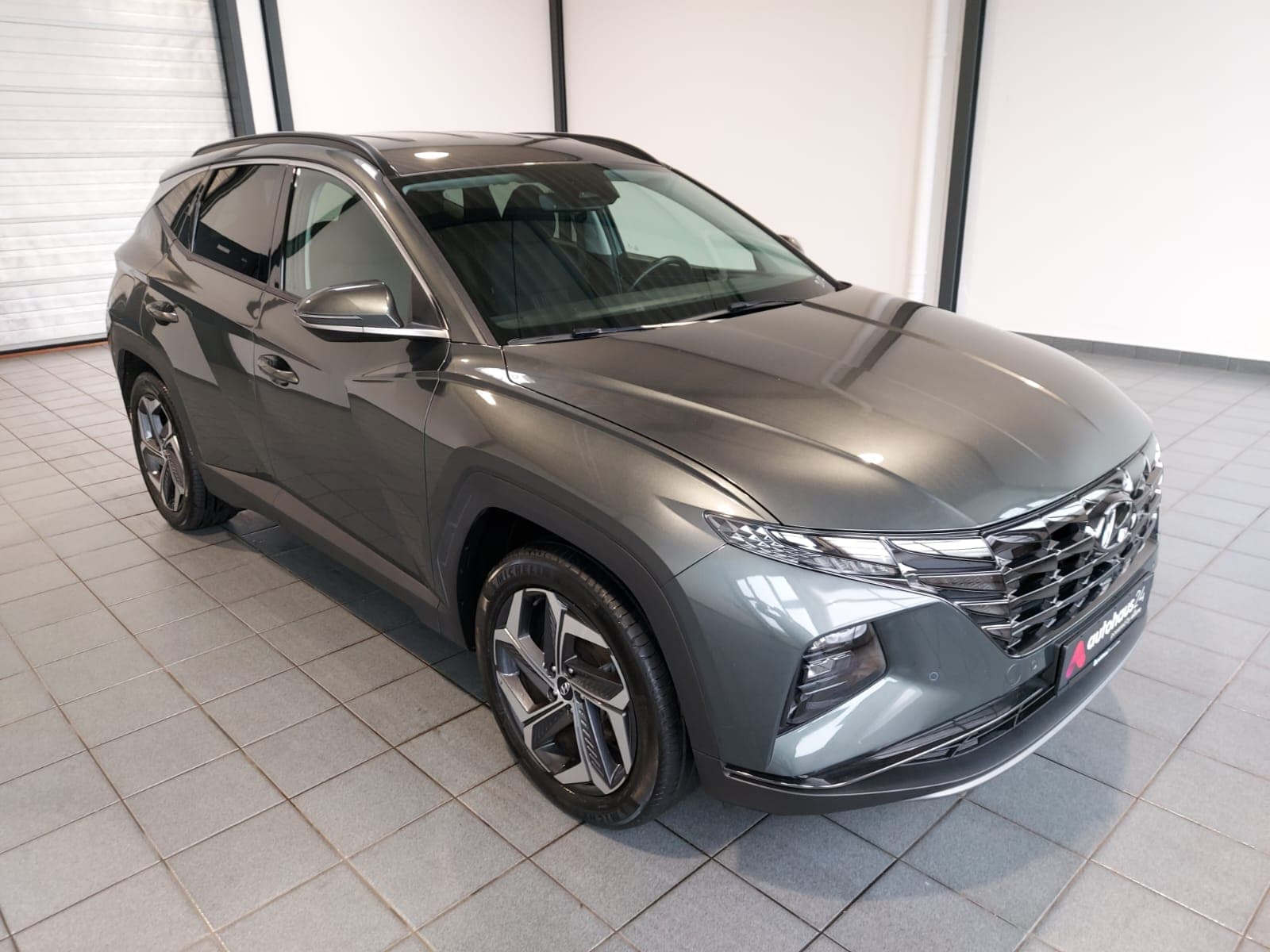 Hyundai Tucson SUV / Crossover / Geländewagen HYUNDAI Tucson 1.6 T-GDI Plug-in Hybrid 4WD Auto Sports Utility Vehicle #1